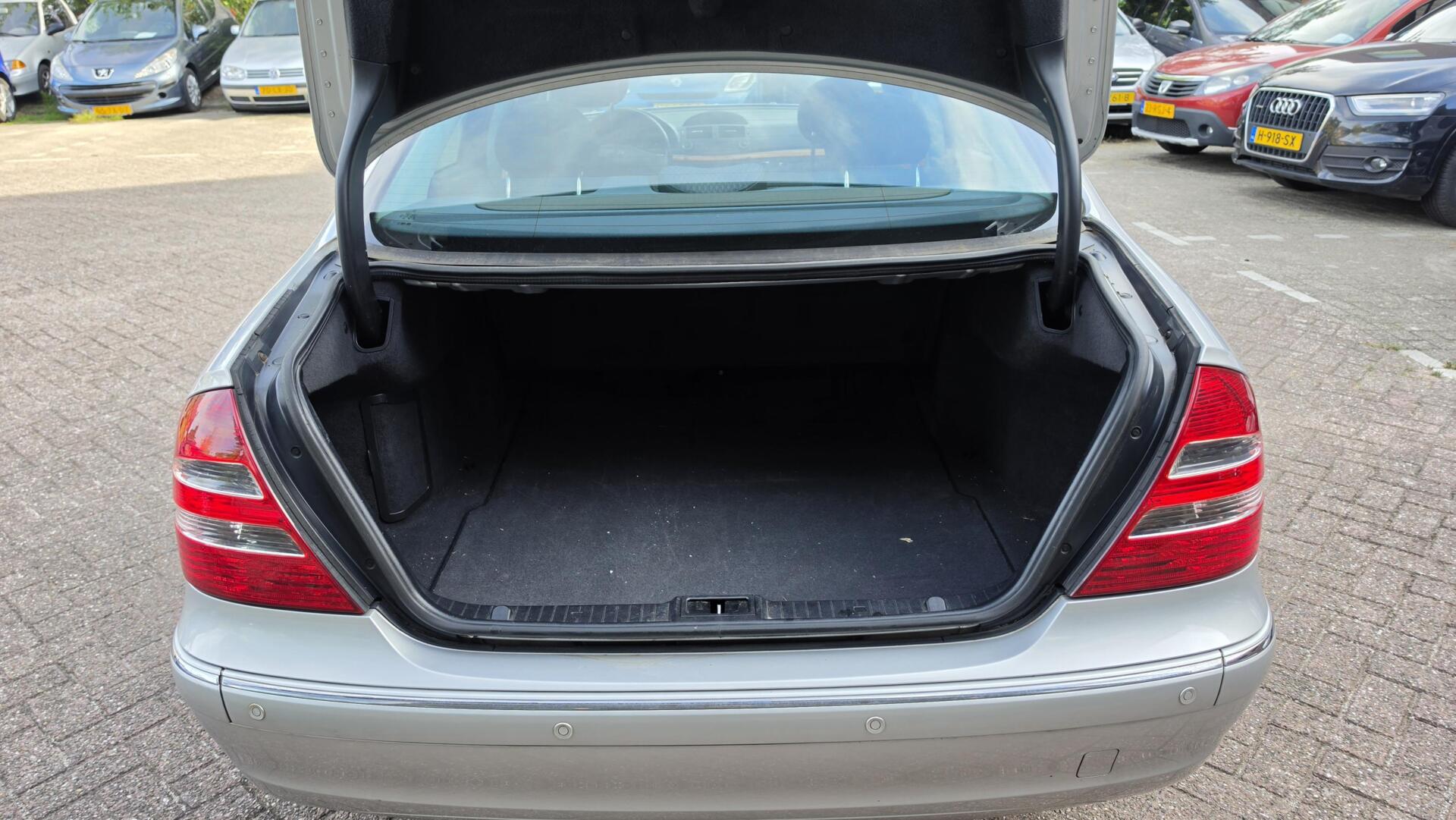 Foto van Mercedes-Benz E 200 Kompressor