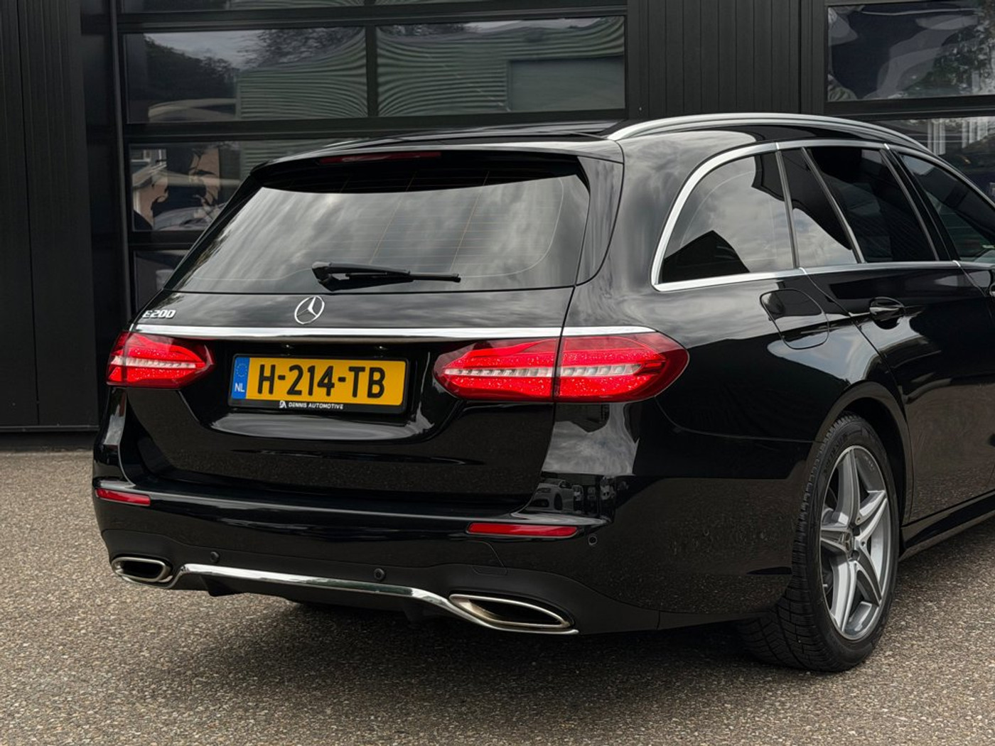Foto van Mercedes-Benz E 200