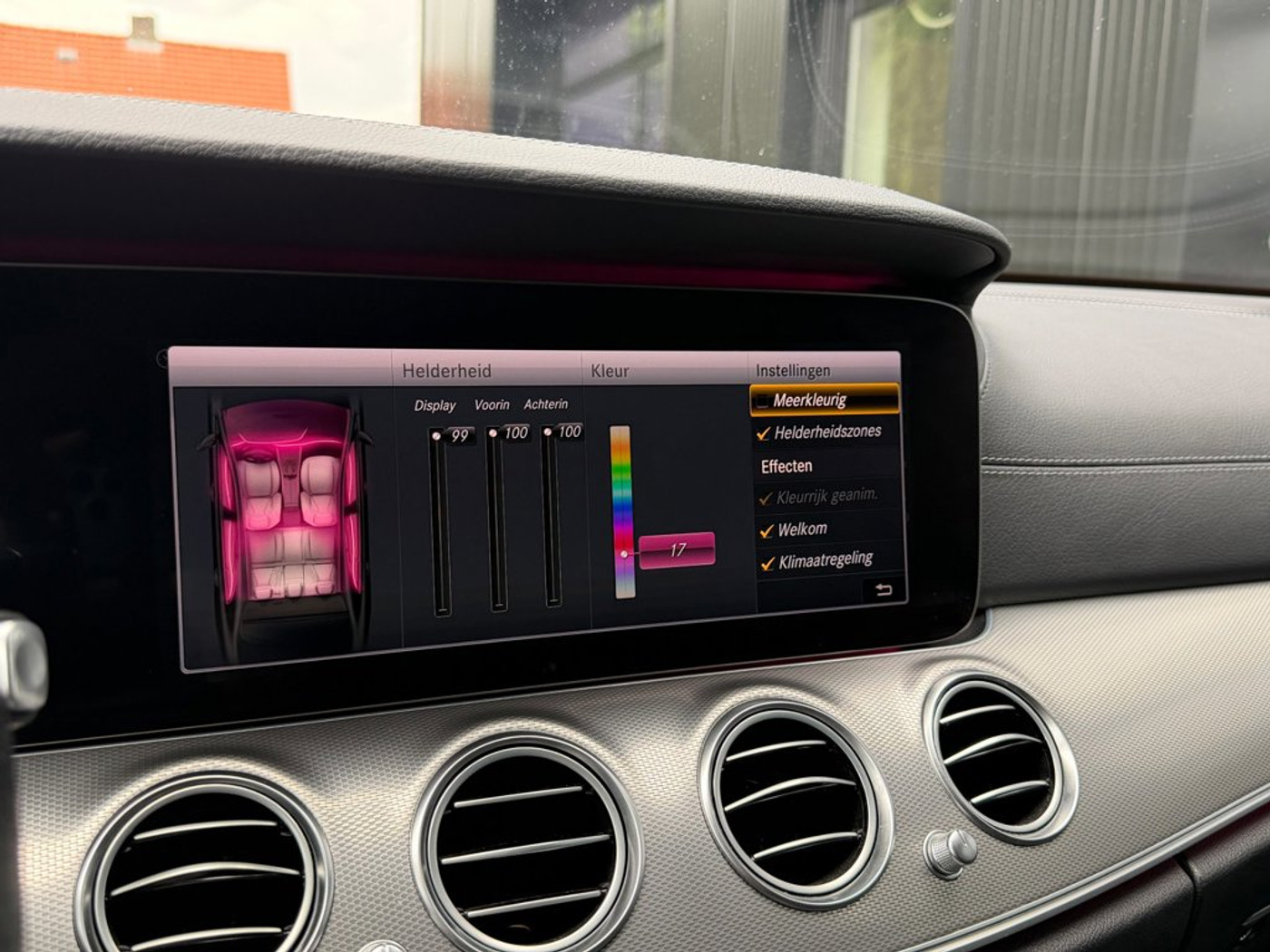 Foto van Mercedes-Benz E 200