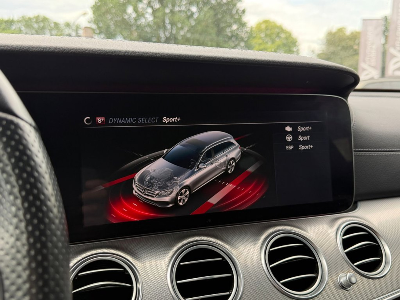 Foto van Mercedes-Benz E 200