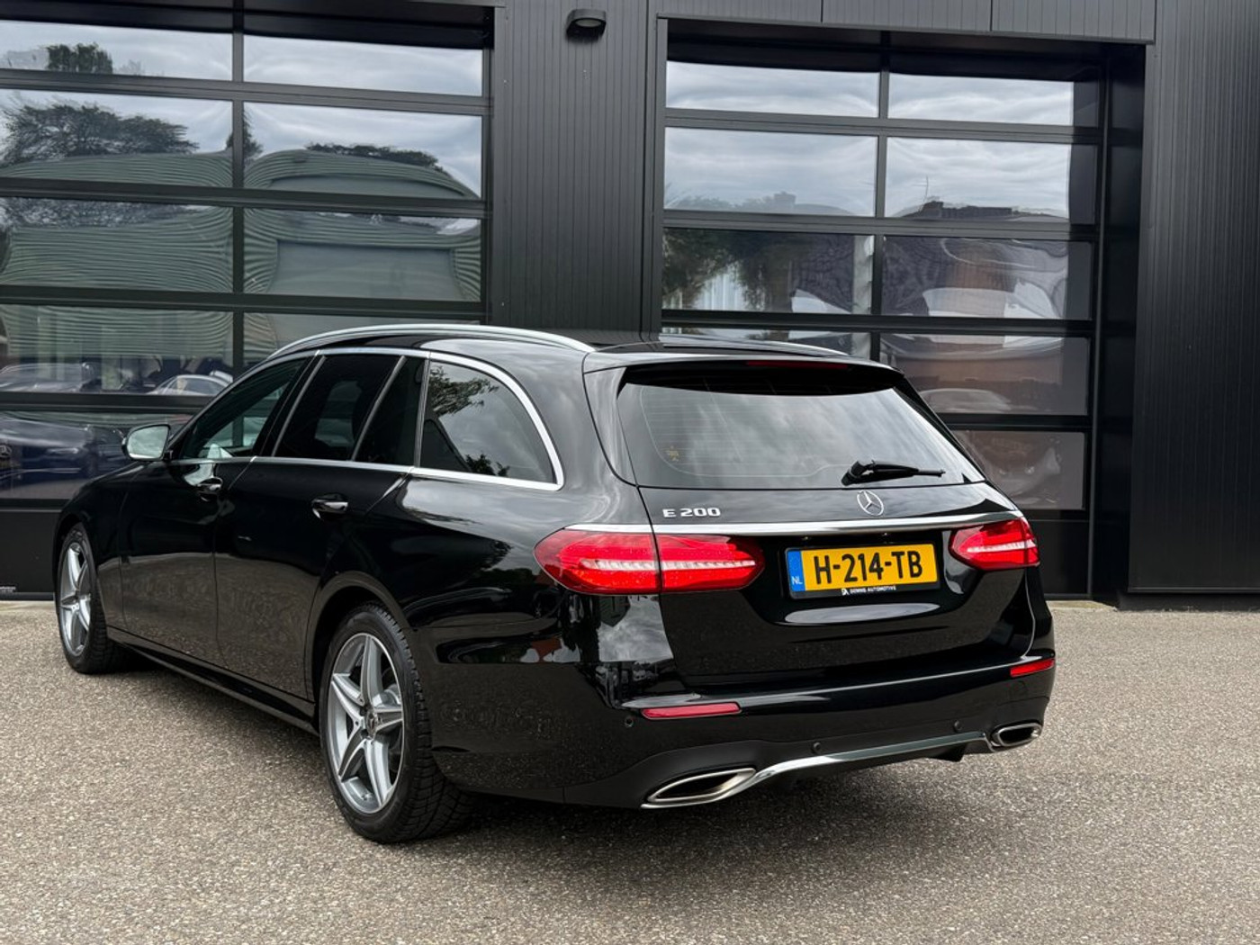 Foto van Mercedes-Benz E 200