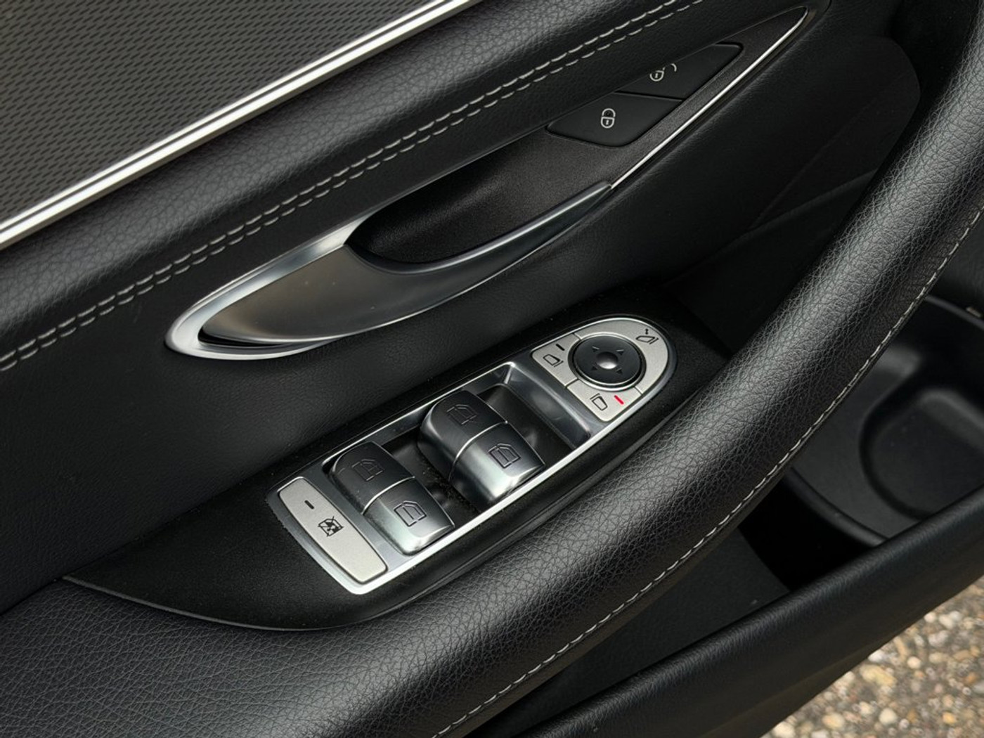 Foto van Mercedes-Benz E 200