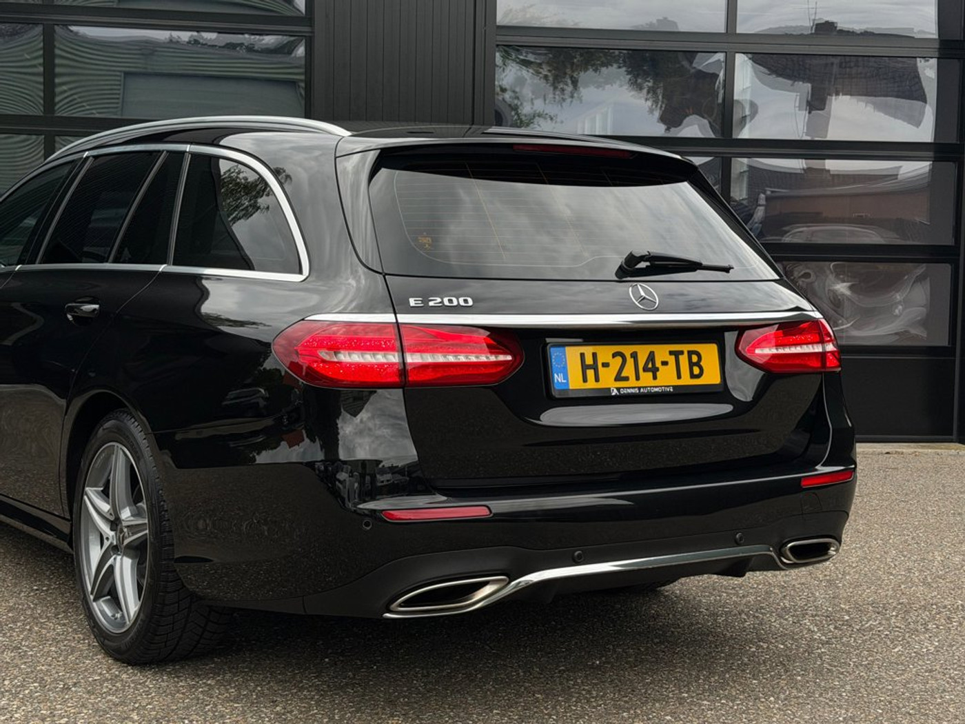 Foto van Mercedes-Benz E 200