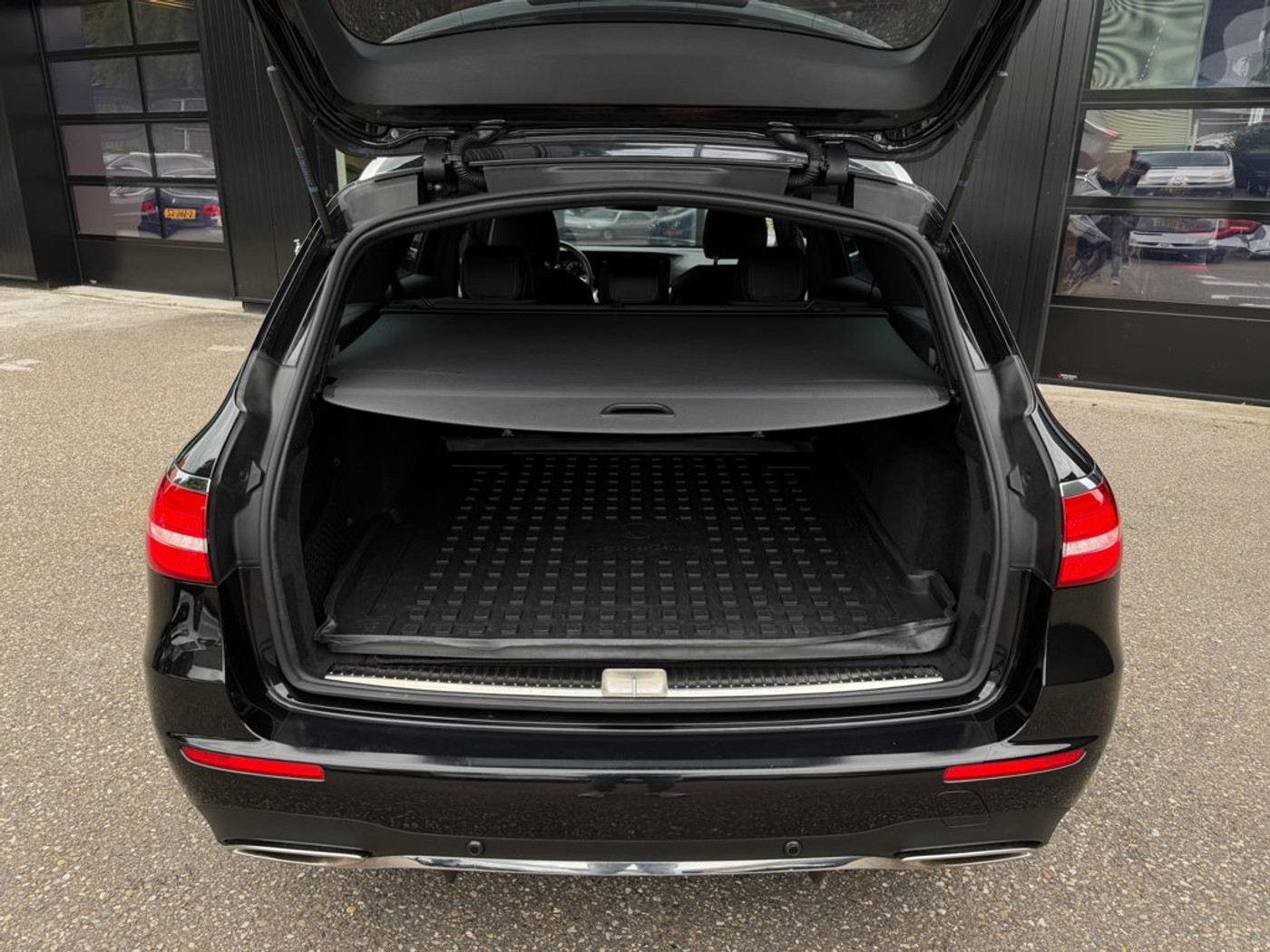 Foto van Mercedes-Benz E 200