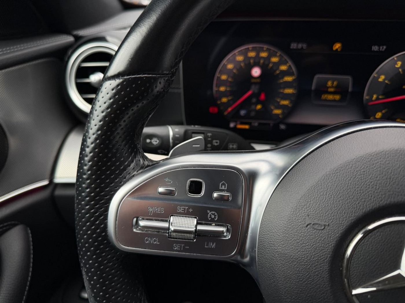 Foto van Mercedes-Benz E 200