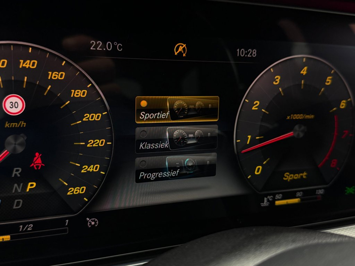 Foto van Mercedes-Benz E 200