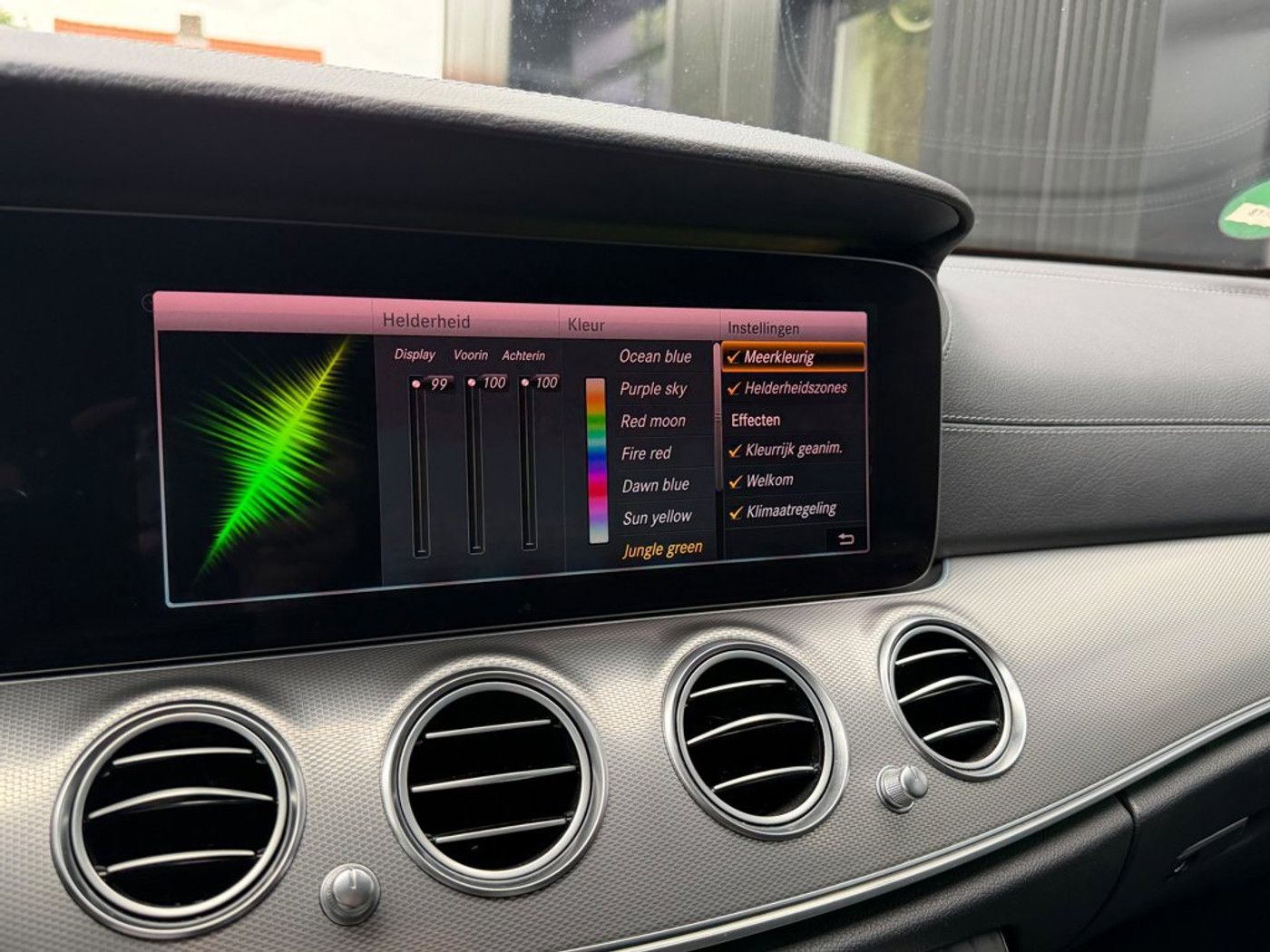 Foto van Mercedes-Benz E 200