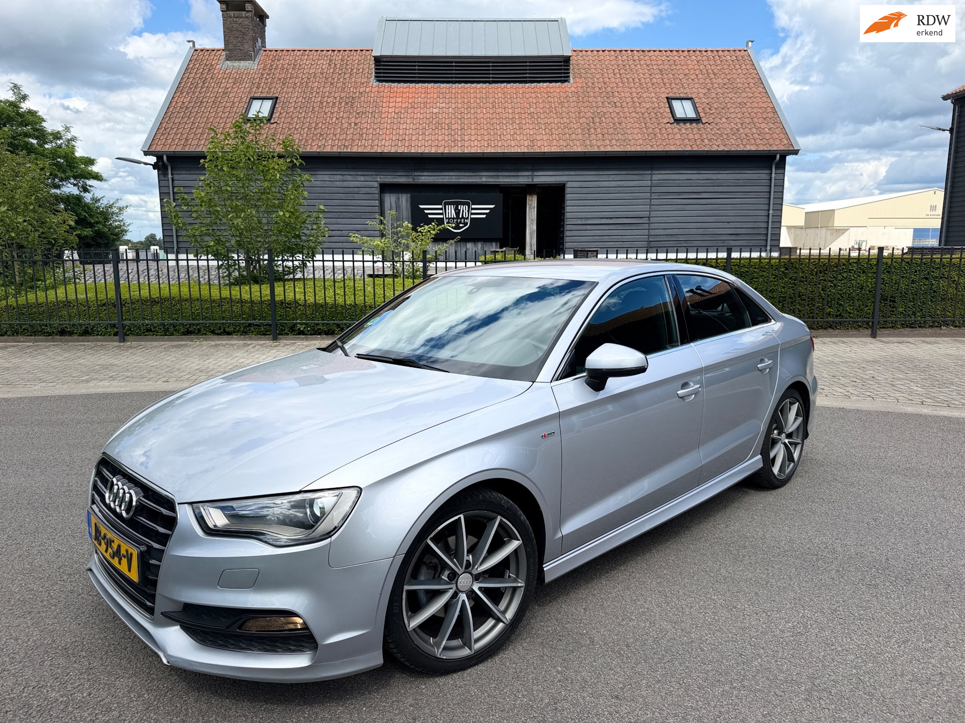 Audi A3 Limousine 1.6 TDI 2X S-LINE AIRCO/ECC NAVI LED-XENON 2016 - voorkant