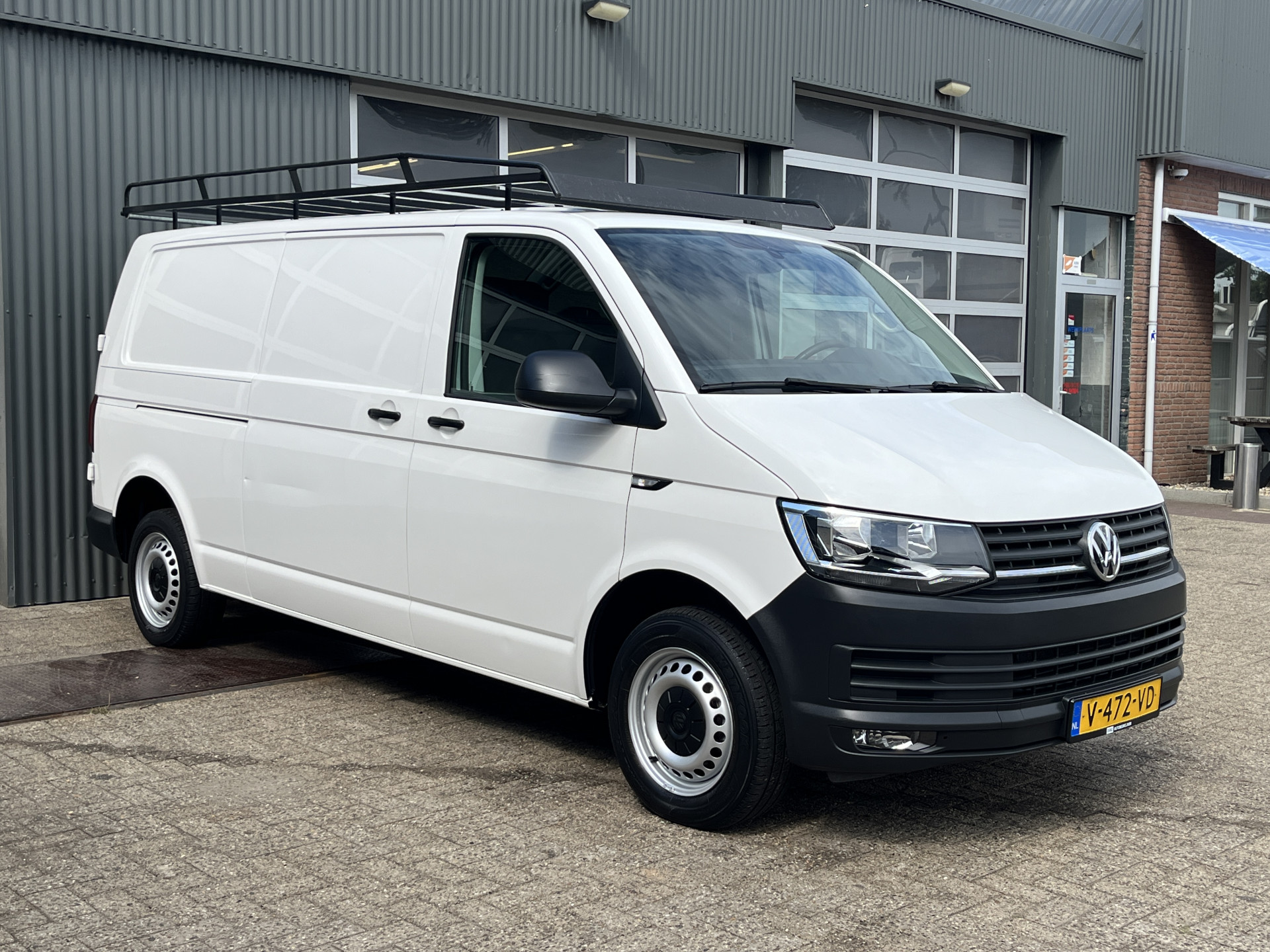 Volkswagen Transporter 2.0 TDI L2H1 2019 - voorkant