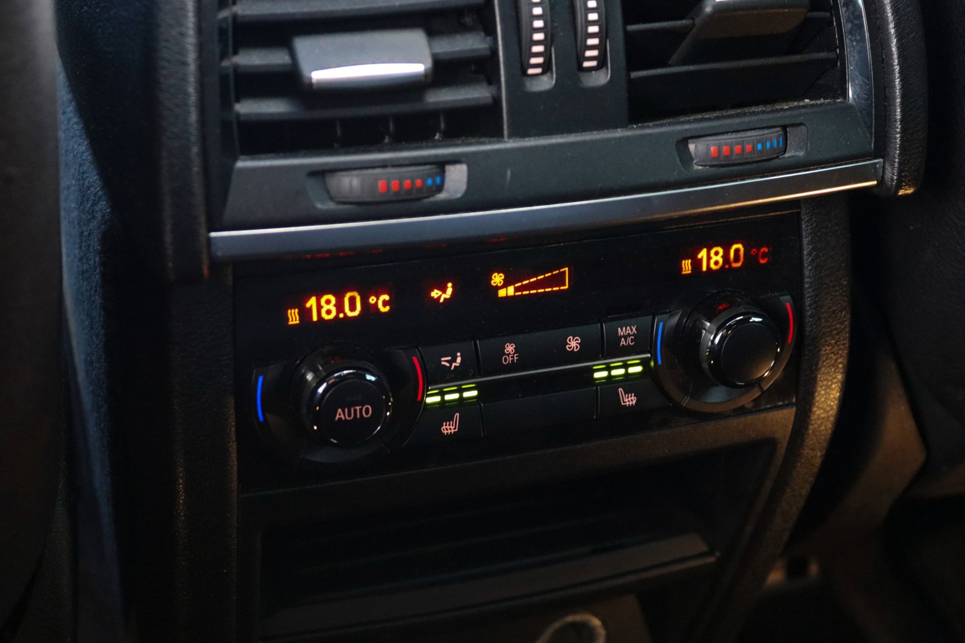 Foto van BMW X6 M50d