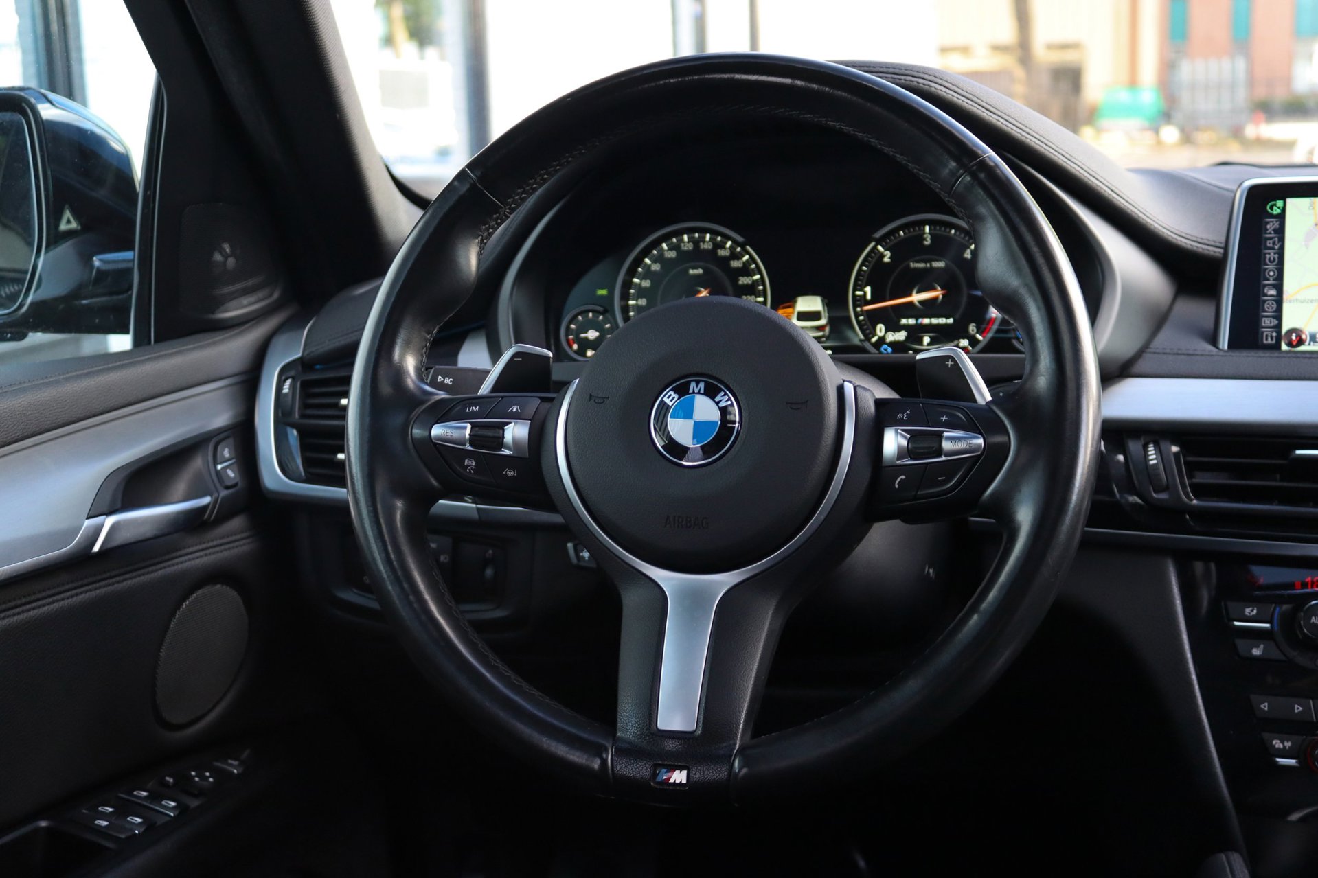 Foto van BMW X6 M50d