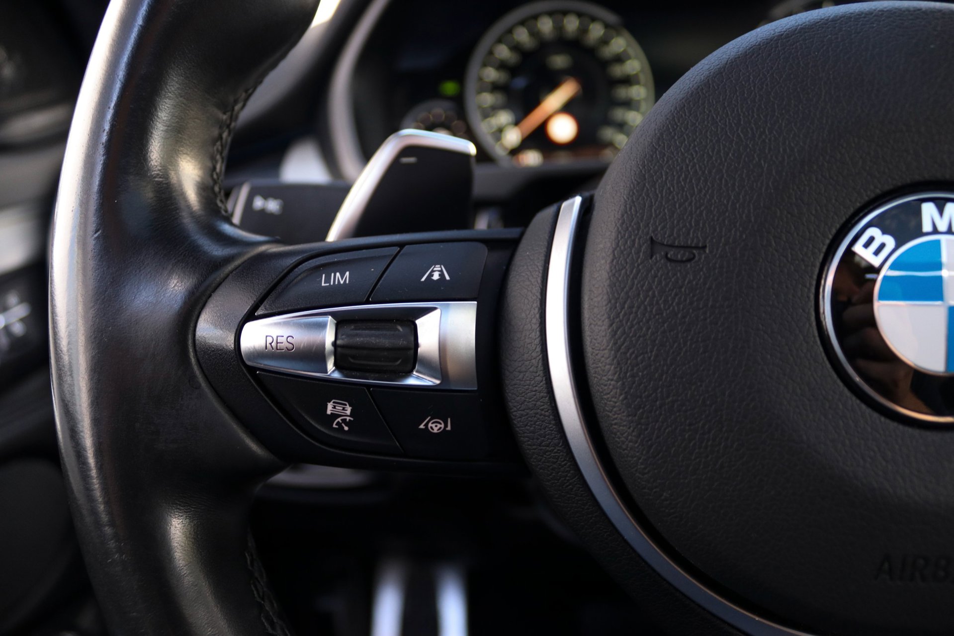 Foto van BMW X6 M50d