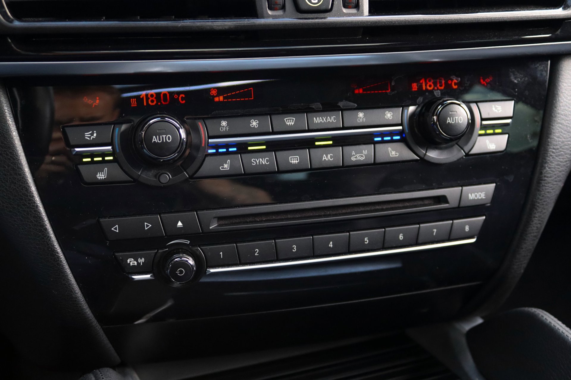 Foto van BMW X6 M50d