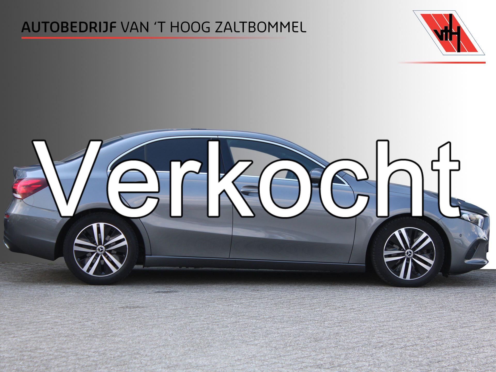 Mercedes-Benz A-klasse 180 AUT7 Luxury Line LEDER SFEER WIDESCREEN CAMERA 2021 - voorkant