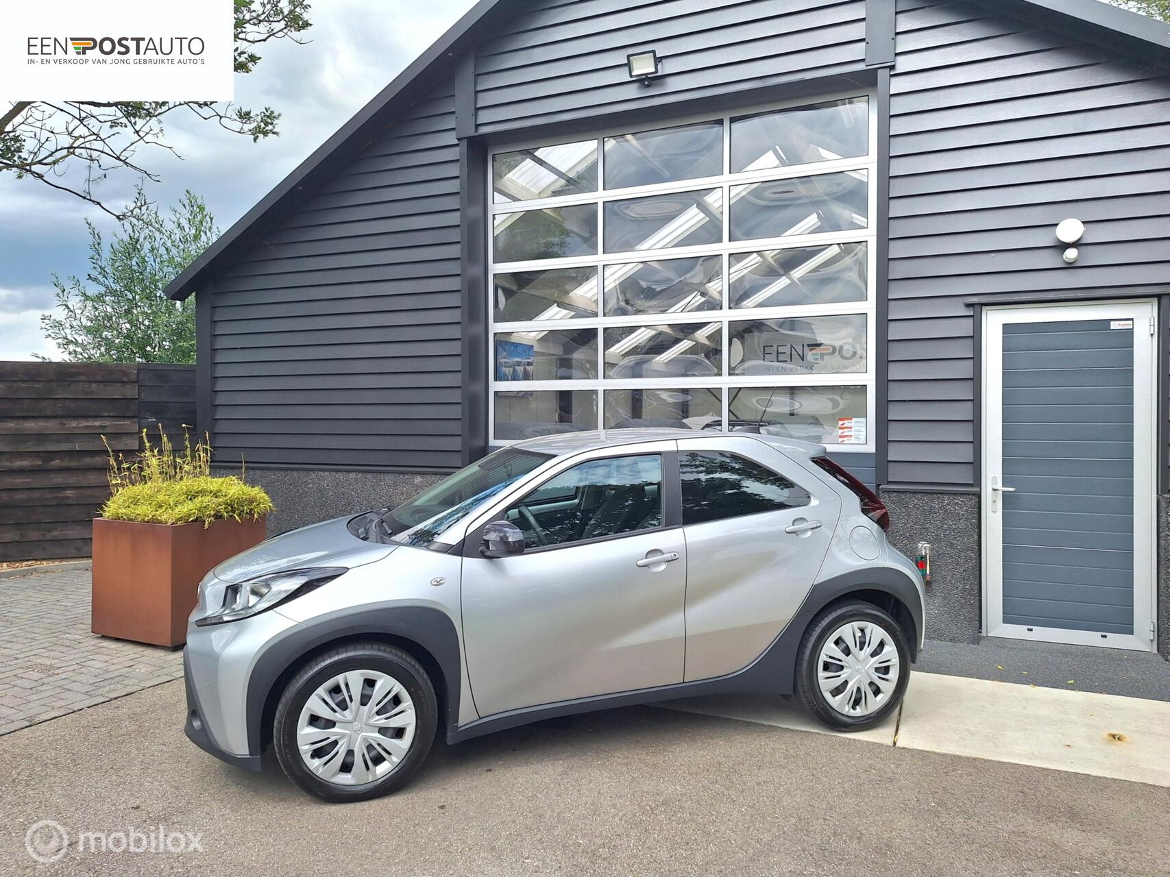 Toyota Toyota Aygo X 1.0 VVT-i MT Play 1 Eig. NL-Auto ! BTW-Auto ! Adap.Cruise-Control, Airco, Apple-Carplay-Navigatie, Led. 2022 - voorkant