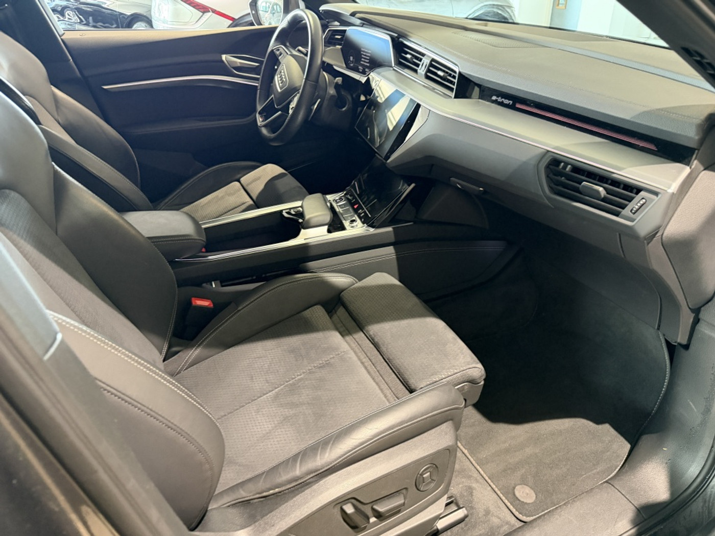 Foto van Audi E-tron 55
