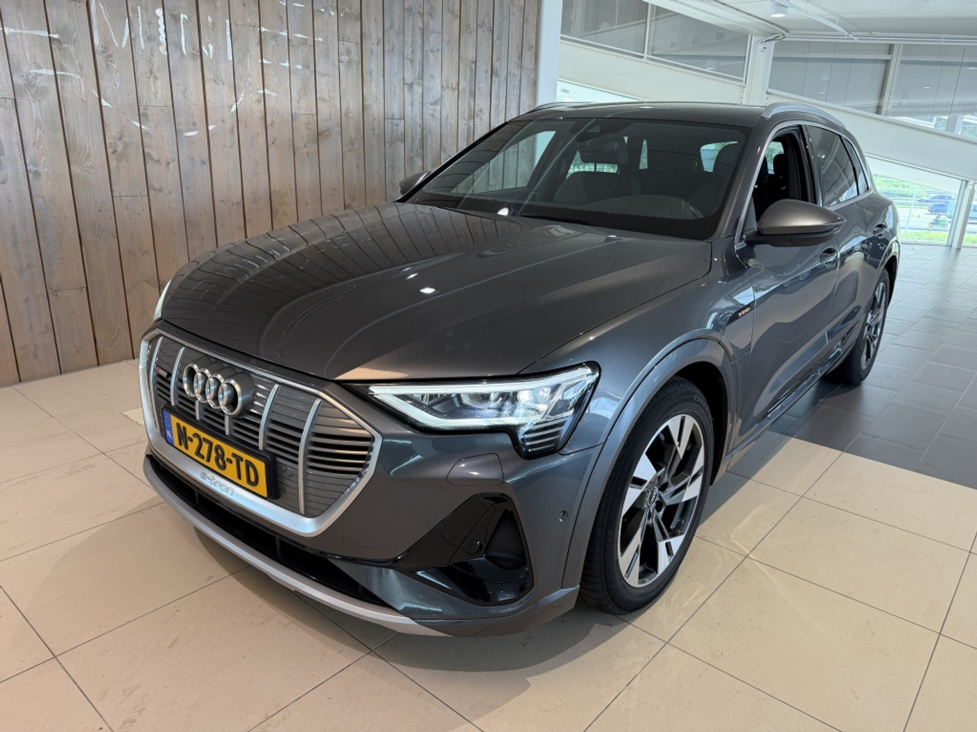 Audi E-tron 55 55 quattro S edition 95 kWh 2021 - voorkant