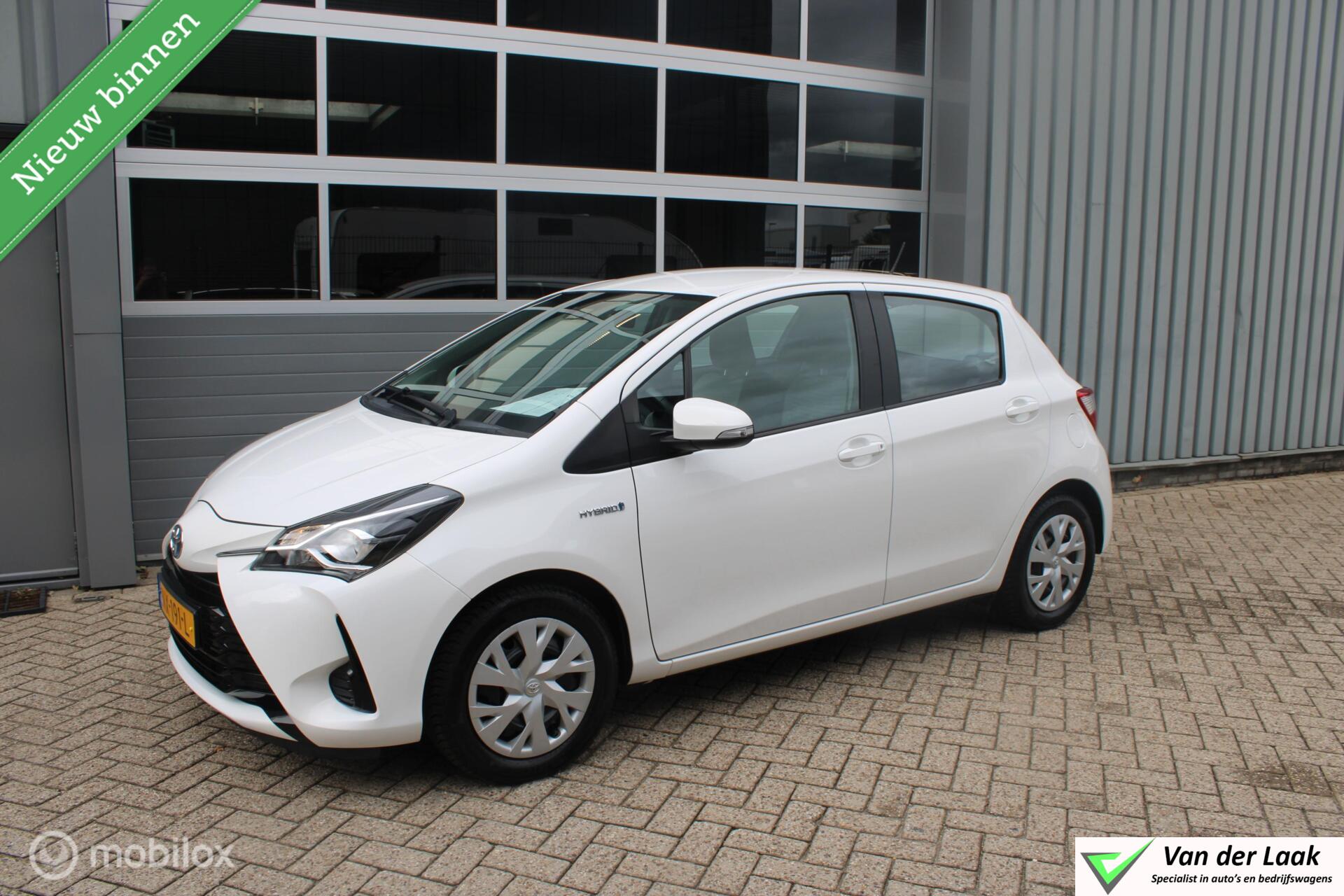 Toyota Toyota Yaris Hybrid 1.5 Hybrid Aspiration 1e Eigenaar Boekjes | Parkeersensoren achter | Cruise vontrol 2017 - voorkant