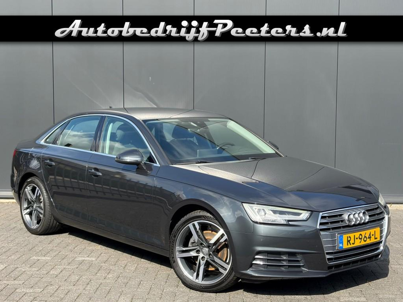 Audi A4 Limousine 2.0 TFSI Sport Virtual Cockpit LED Navi Cruise PDC Trekhaak 2017 - voorkant