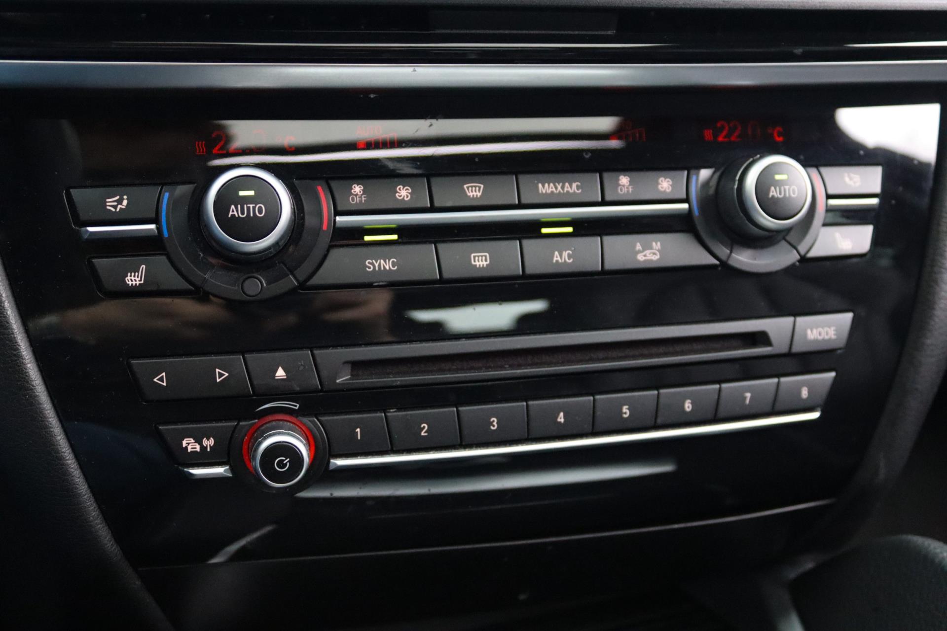 Foto van BMW X6 M50d