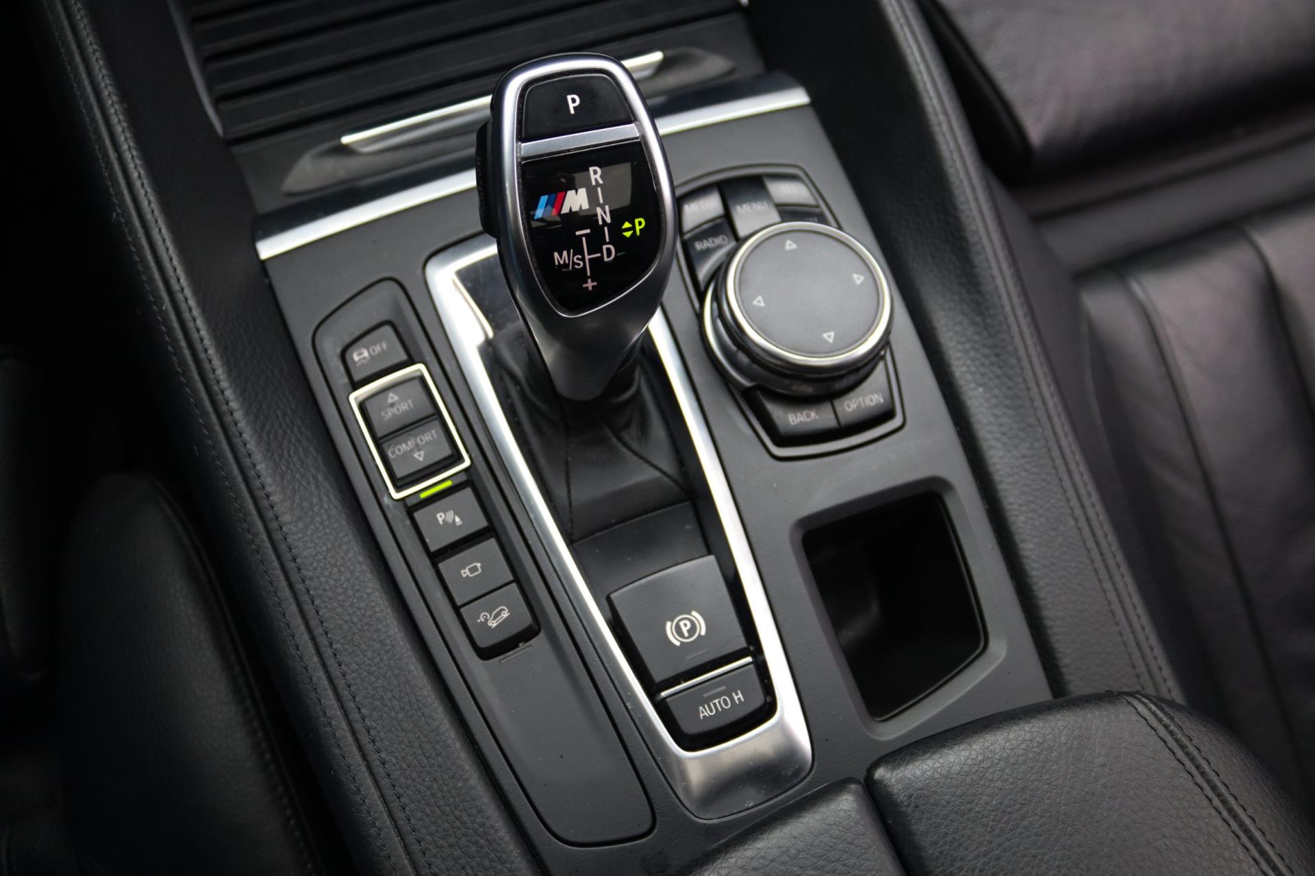 Foto van BMW X6 M50d