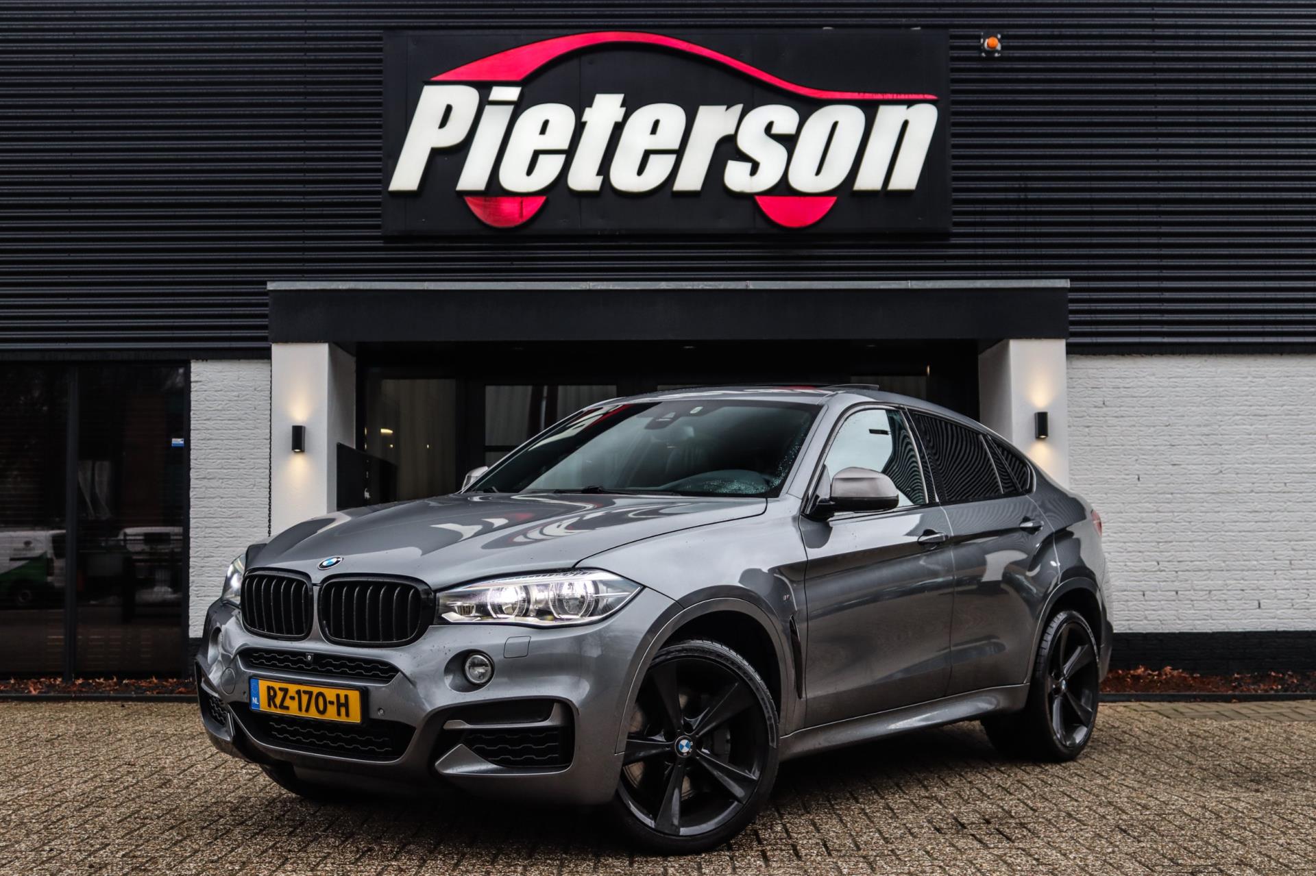 Foto van BMW X6 M50d