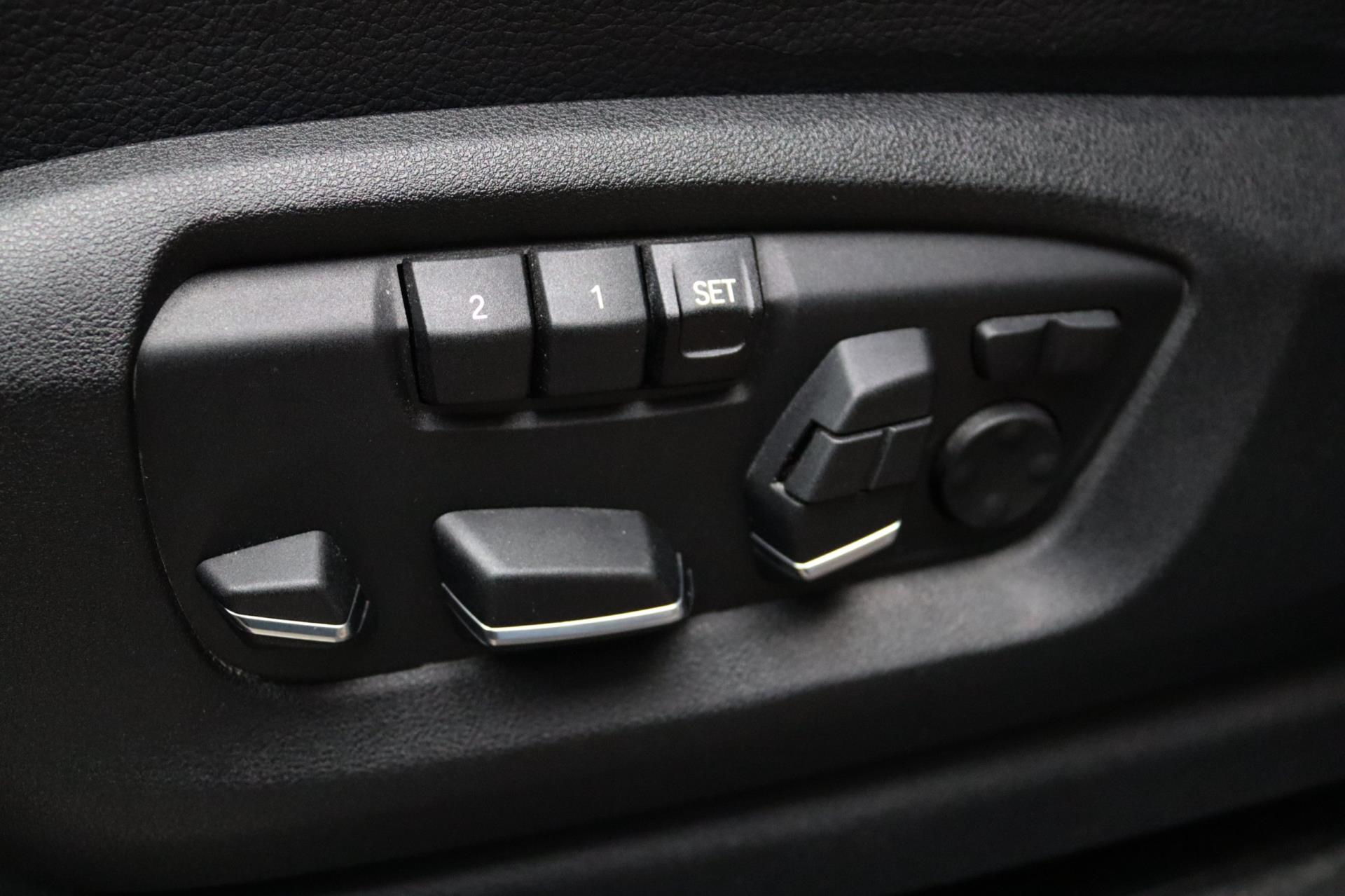 Foto van BMW X6 M50d