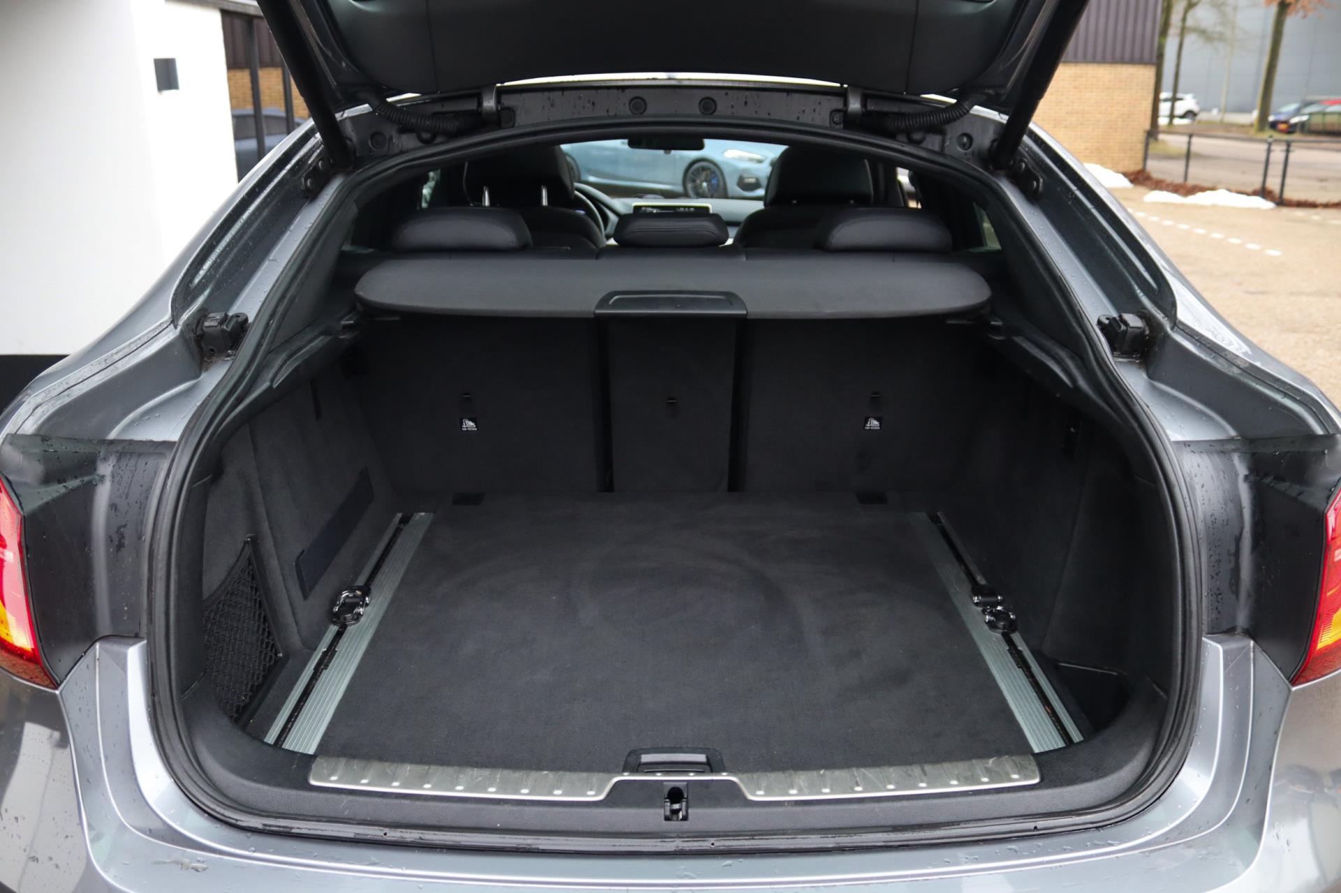 Foto van BMW X6 M50d