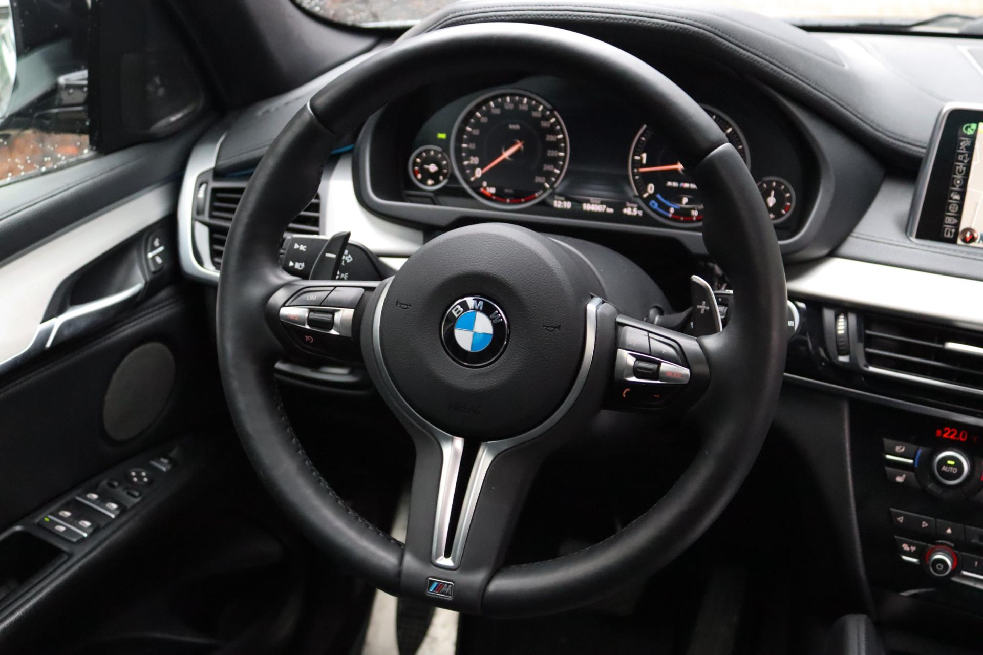 Foto van BMW X6 M50d