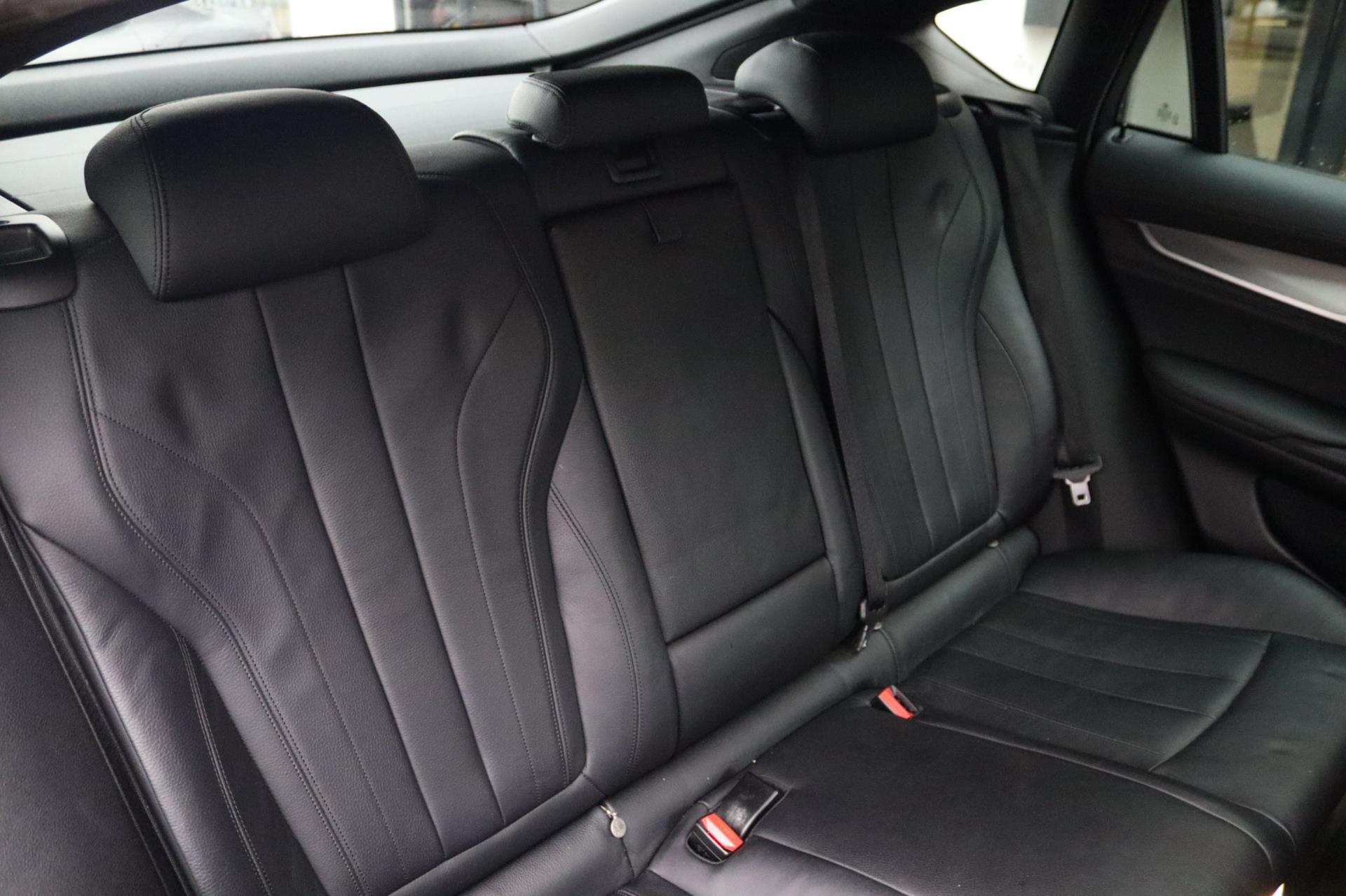 Foto van BMW X6 M50d