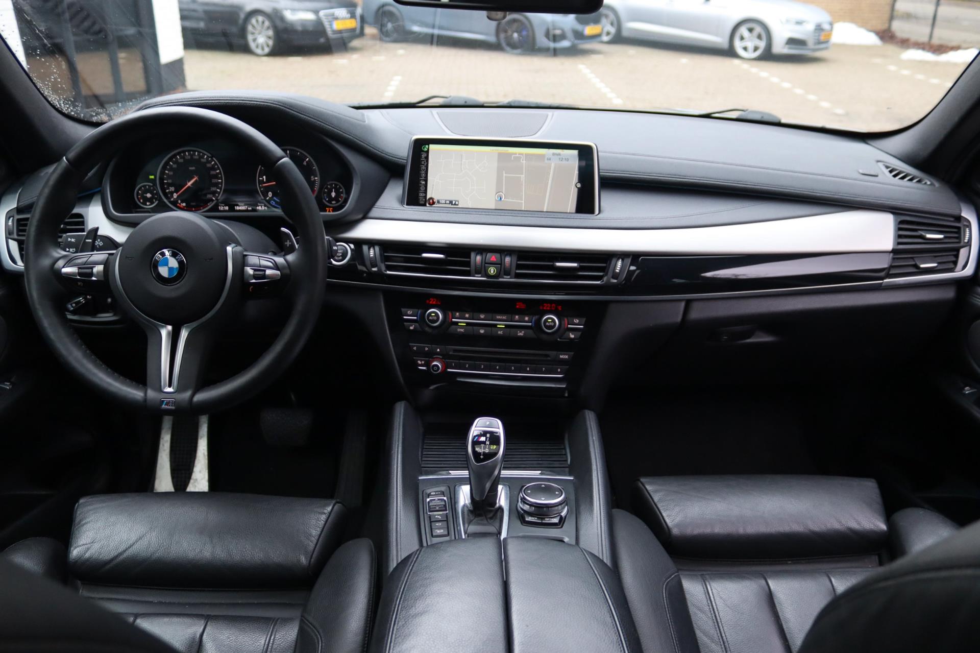 Foto van BMW X6 M50d