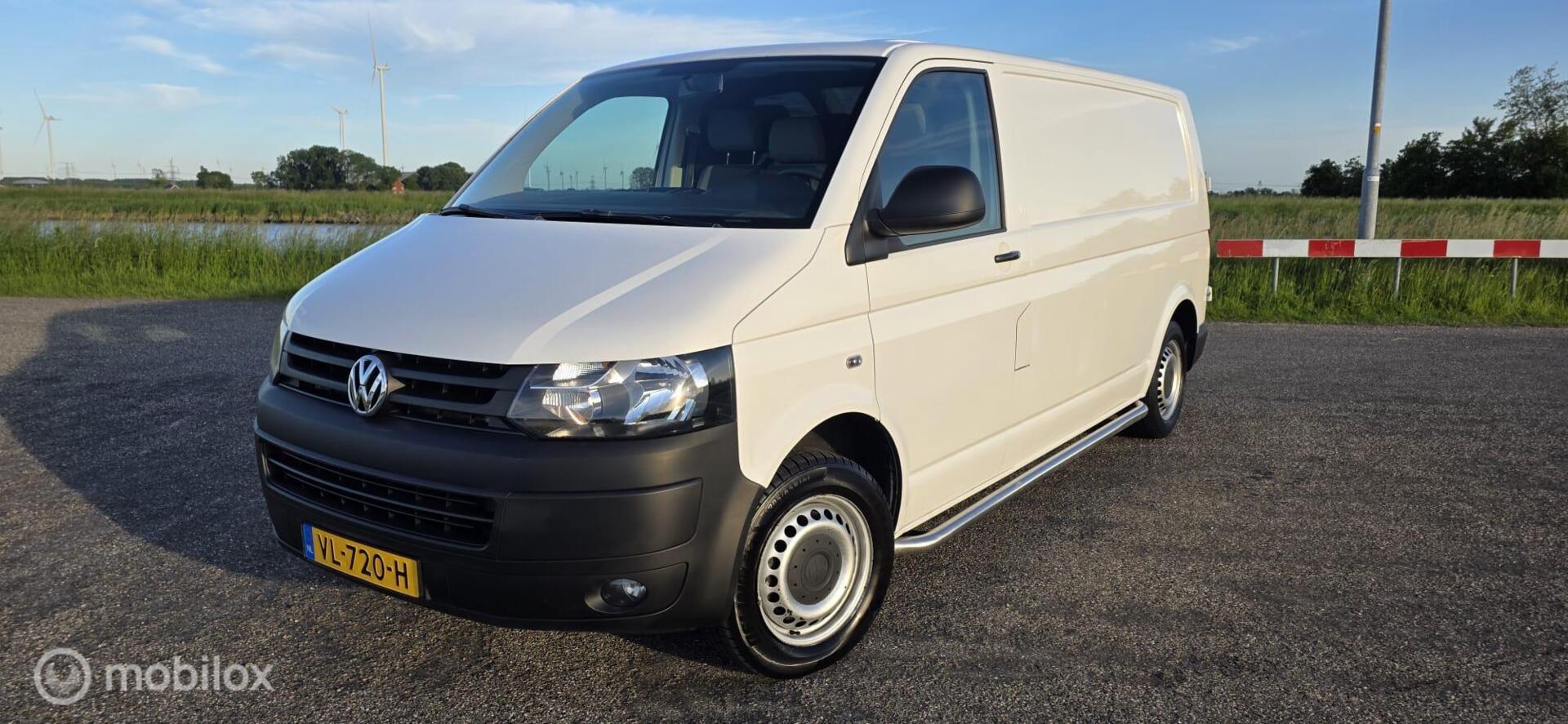 Volkswagen Transporter 2.0 TDI L2H1 2015 - voorkant