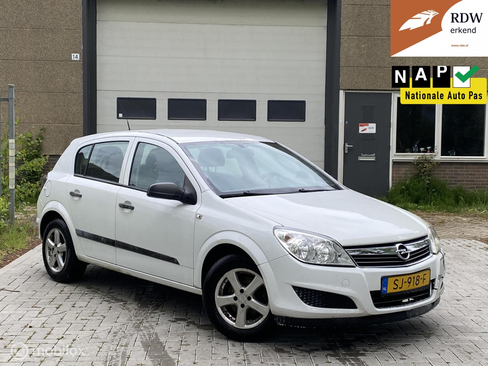 Opel Astra 1.4 2009 Business AIRCO/ZUINIG 2009 - voorkant