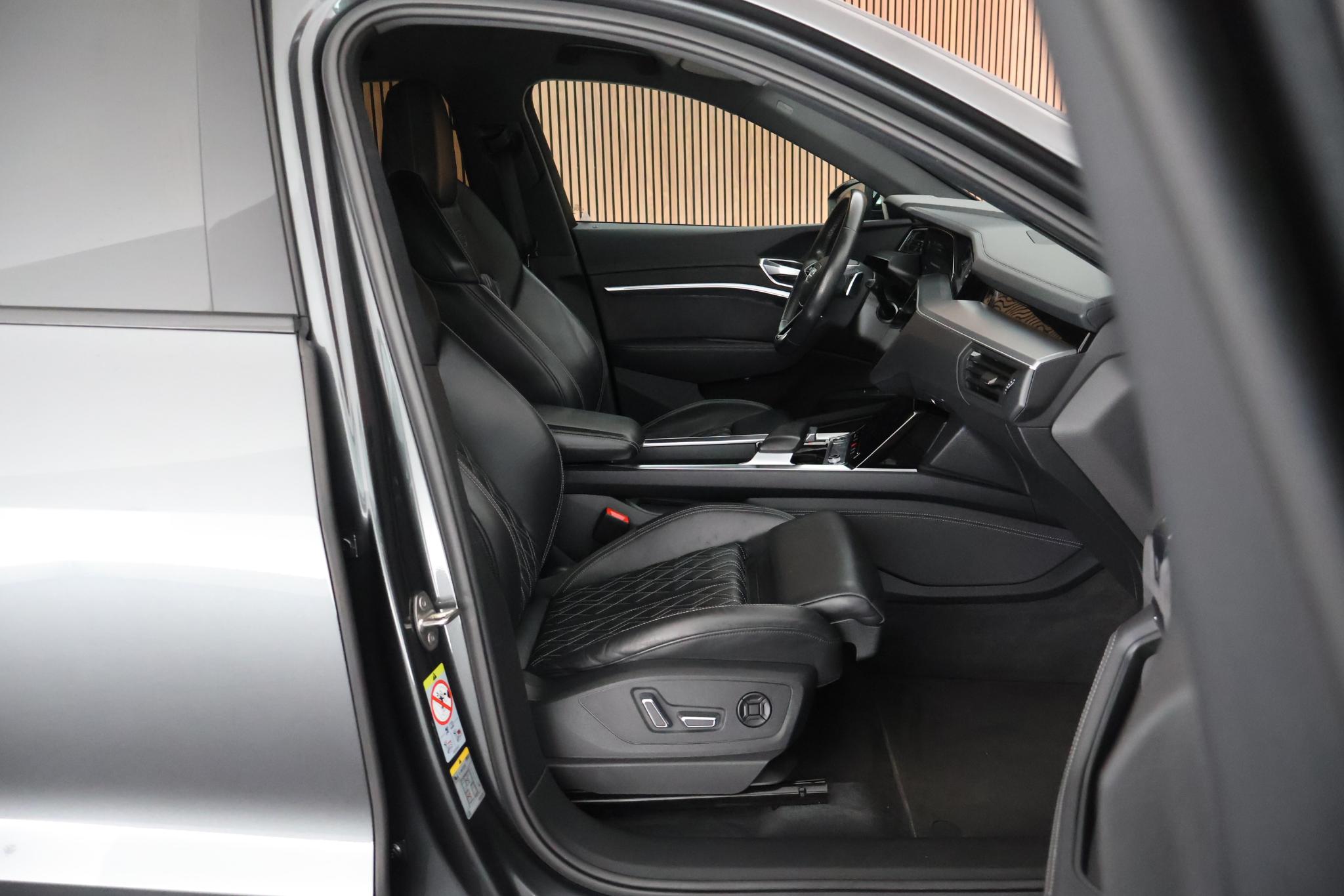 Foto van Audi E-tron 55