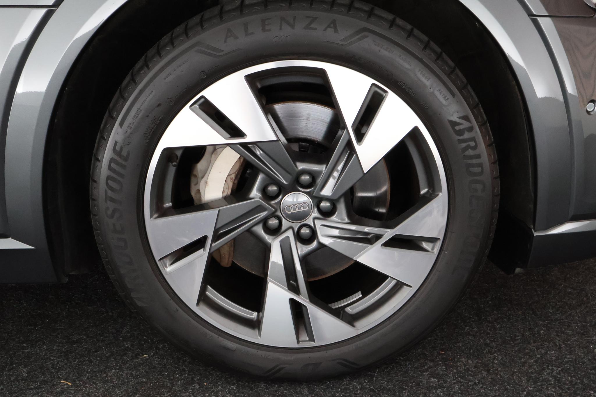 Foto van Audi E-tron 55
