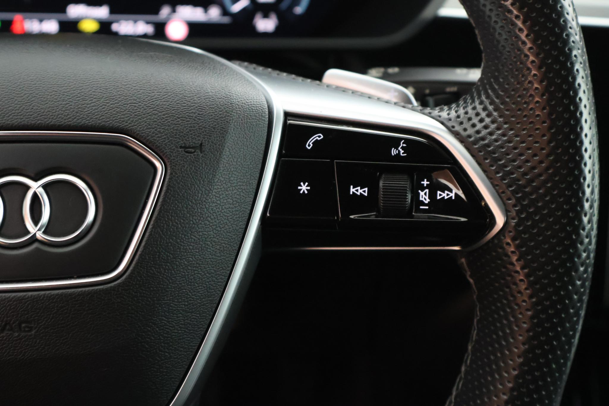 Foto van Audi E-tron 55