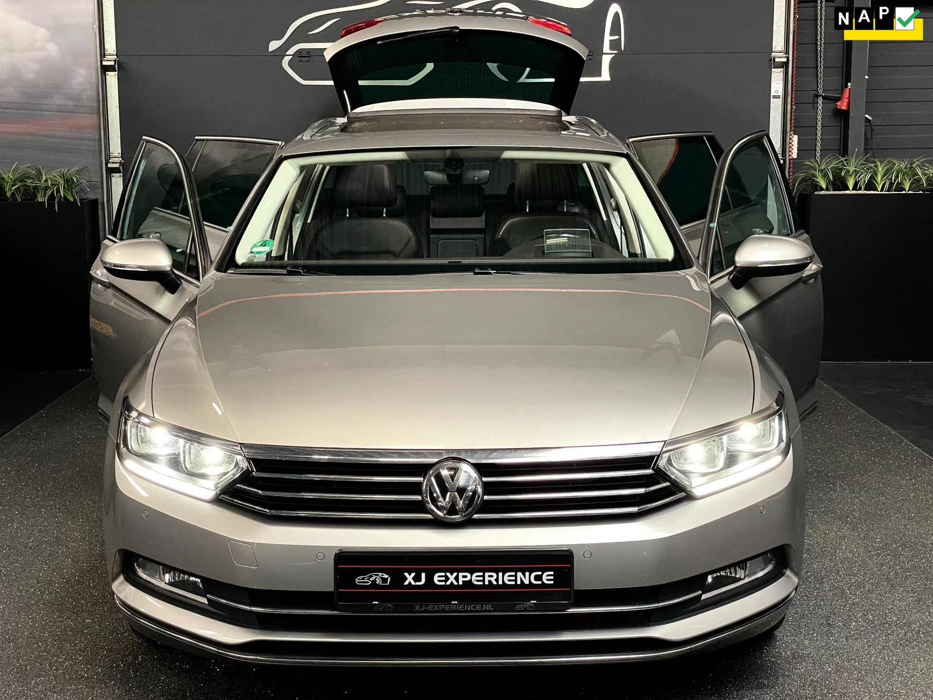 Volkswagen Passat 1.6 TDI Connected Plus  PANO HUD LEER AUTOMAAT TREKH 2016 - voorkant