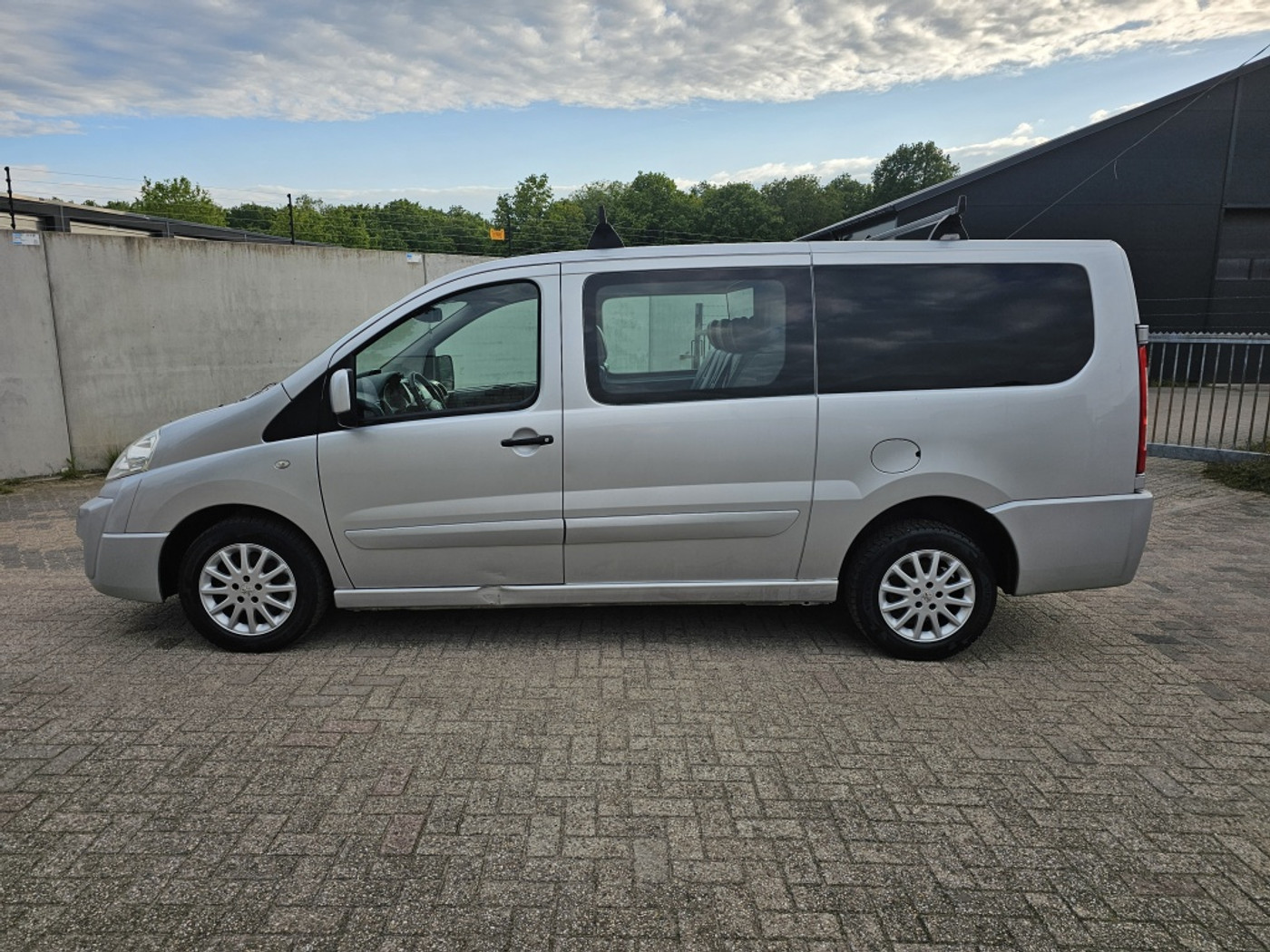 Foto van Peugeot Expert 229 L2h1 2.0hdif 16v-136 DC