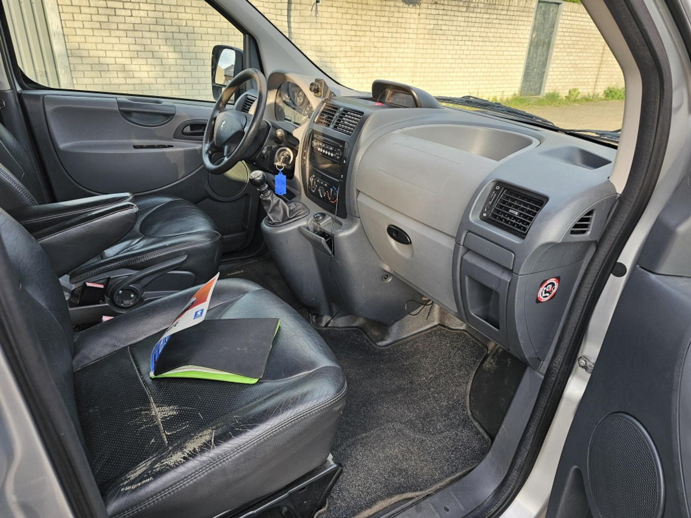 Foto van Peugeot Expert 229 L2h1 2.0hdif 16v-136 DC