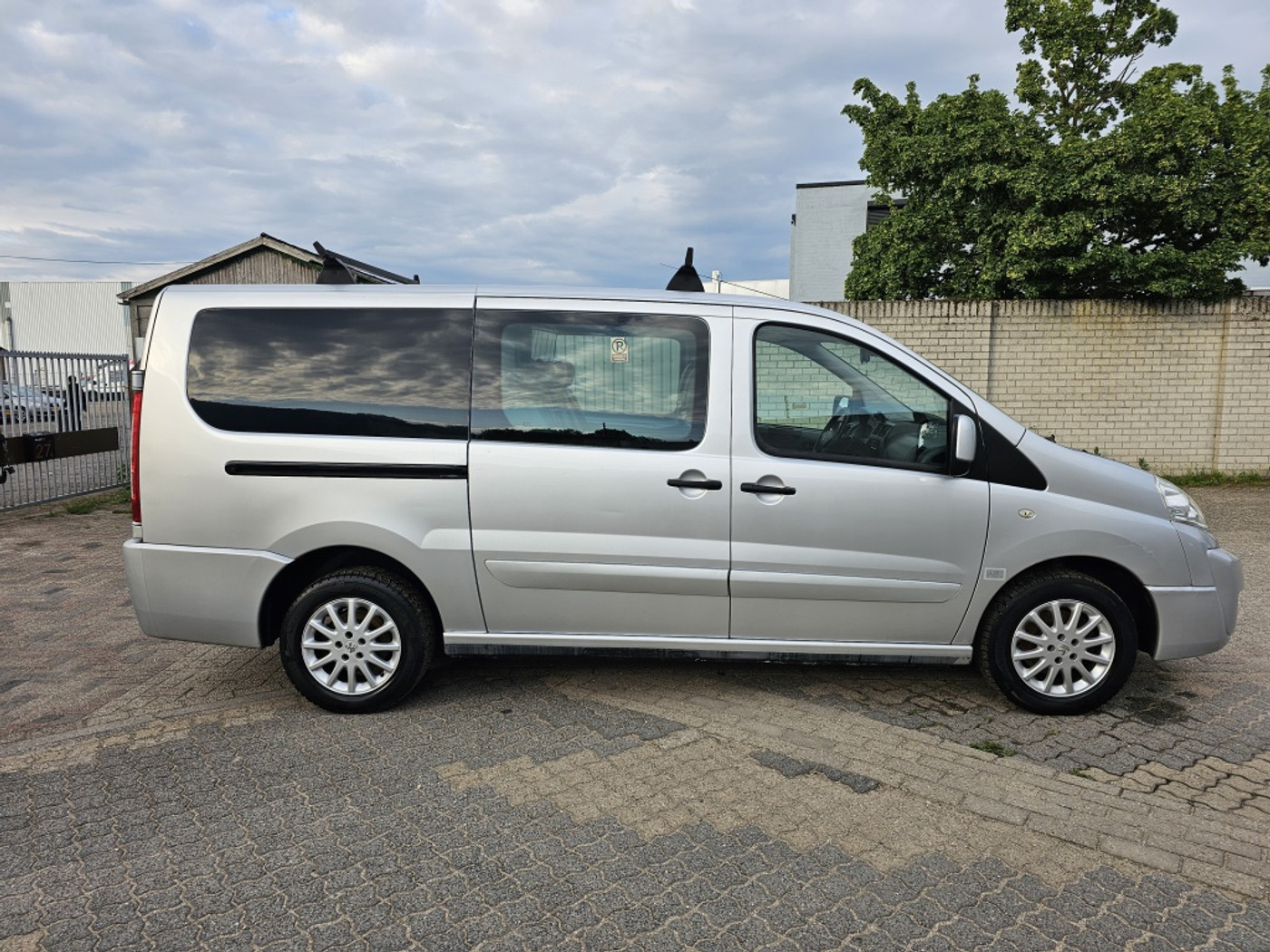 Foto van Peugeot Expert 229 L2h1 2.0hdif 16v-136 DC