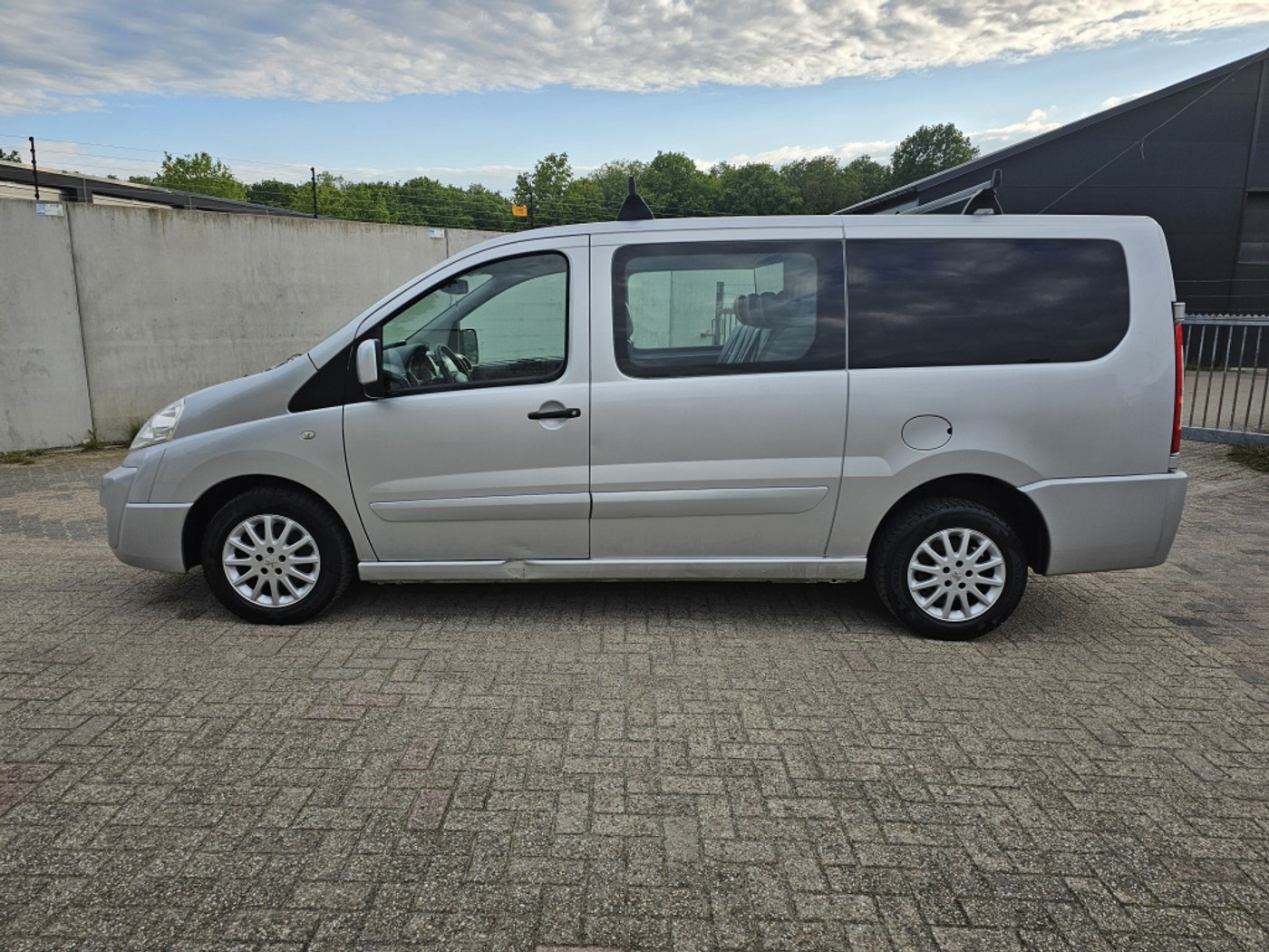 Foto van Peugeot Expert 229 L2h1 2.0hdif 16v-136 DC