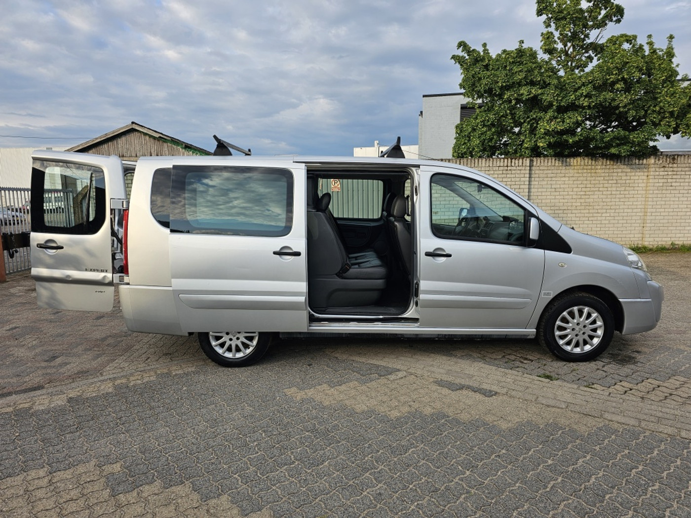 Foto van Peugeot Expert 229 L2h1 2.0hdif 16v-136 DC