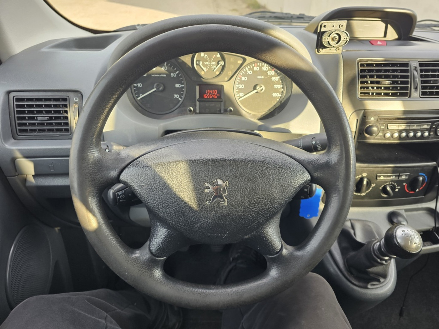 Foto van Peugeot Expert 229 L2h1 2.0hdif 16v-136 DC