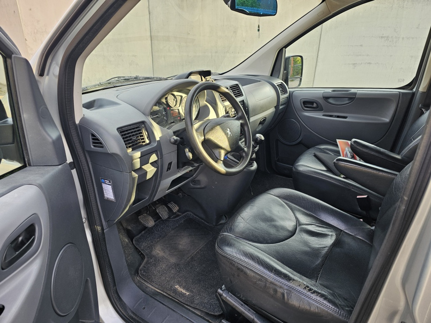 Foto van Peugeot Expert 229 L2h1 2.0hdif 16v-136 DC