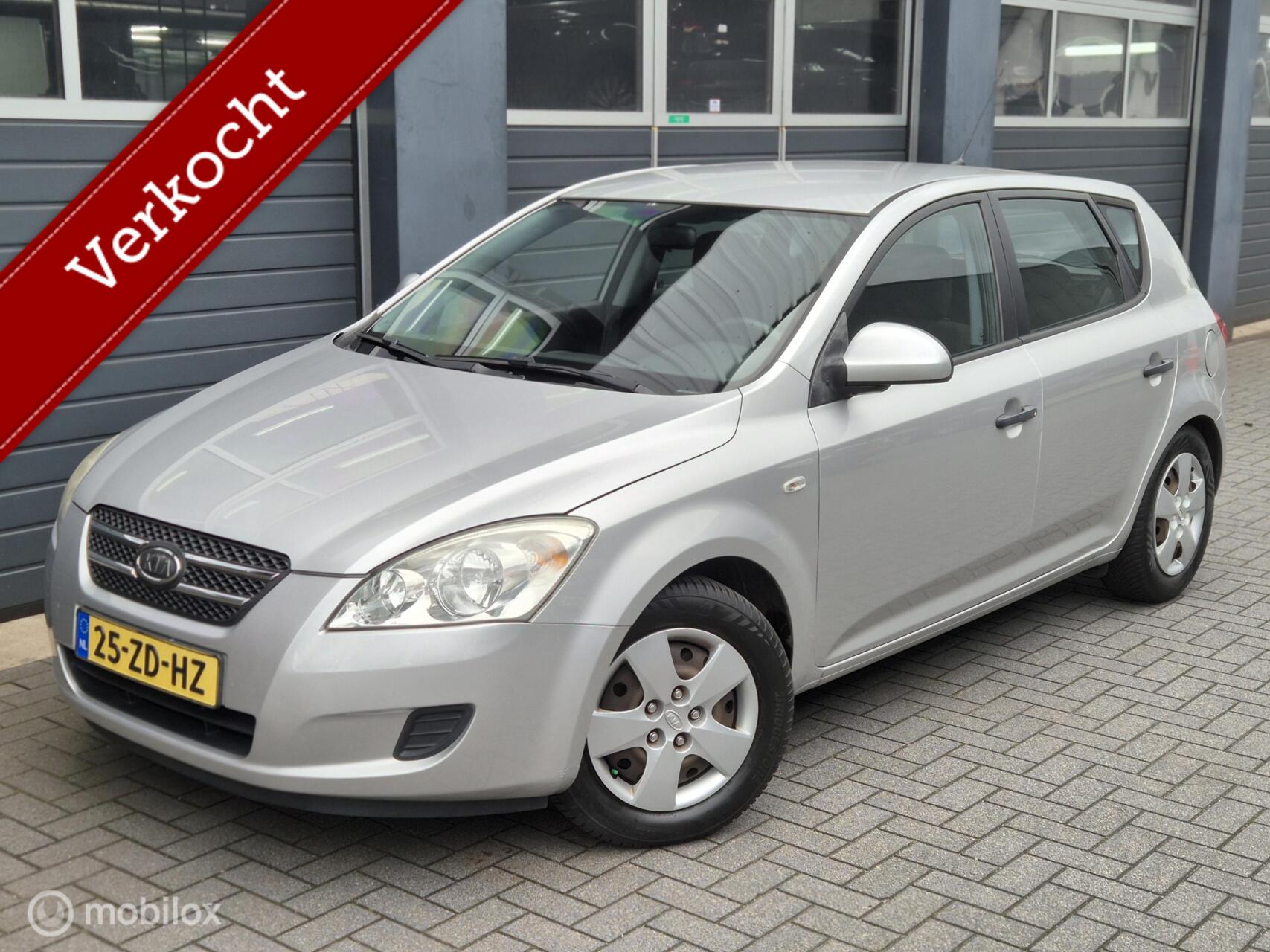Kia Cee D 1.4 X-ecutive | AIRCO | ELEK RAMEN | CV | TREKHAAK | 2008 - voorkant