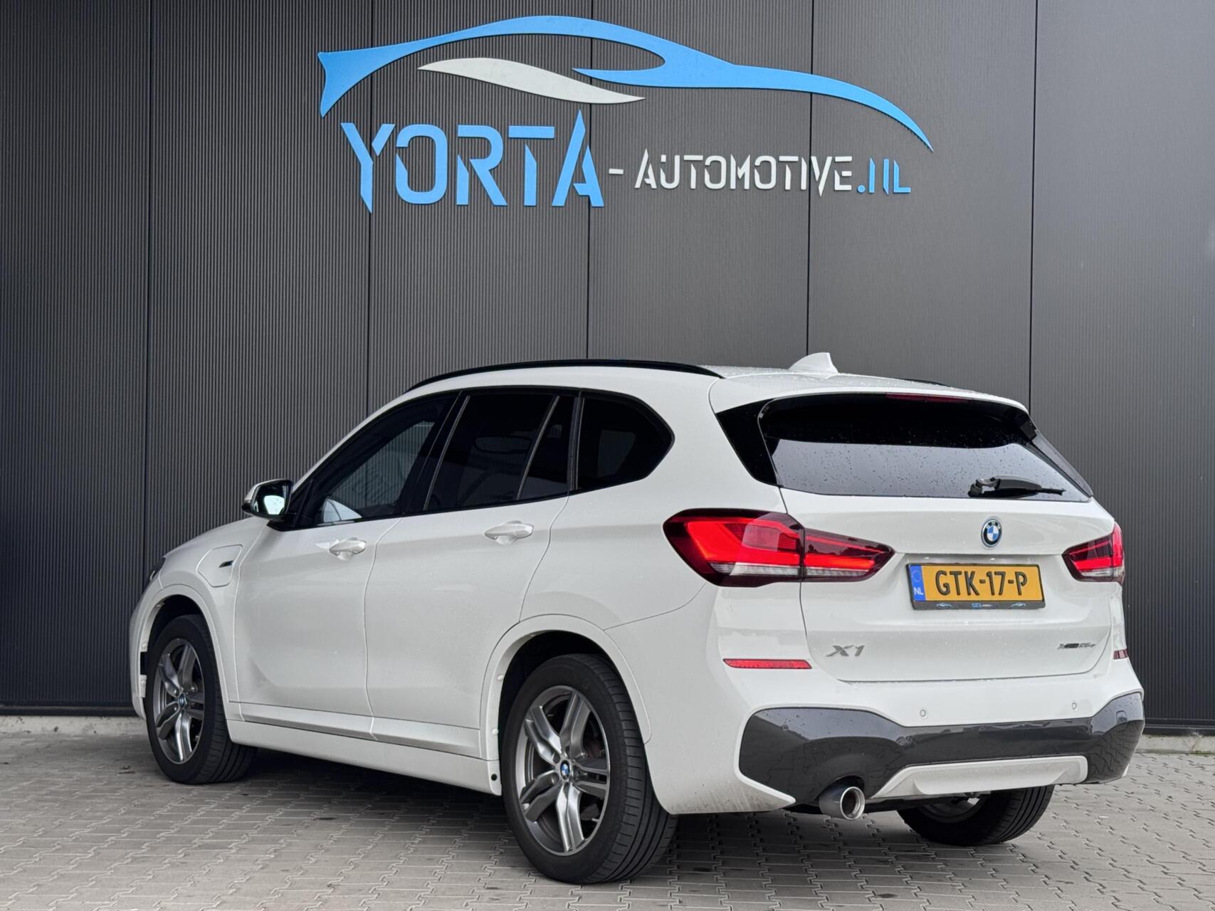 Foto van BMW X1 Xdrive25e