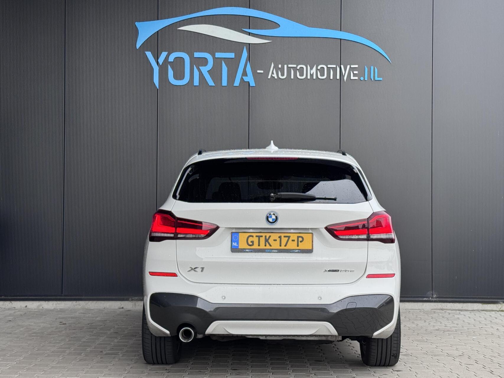 Foto van BMW X1 Xdrive25e