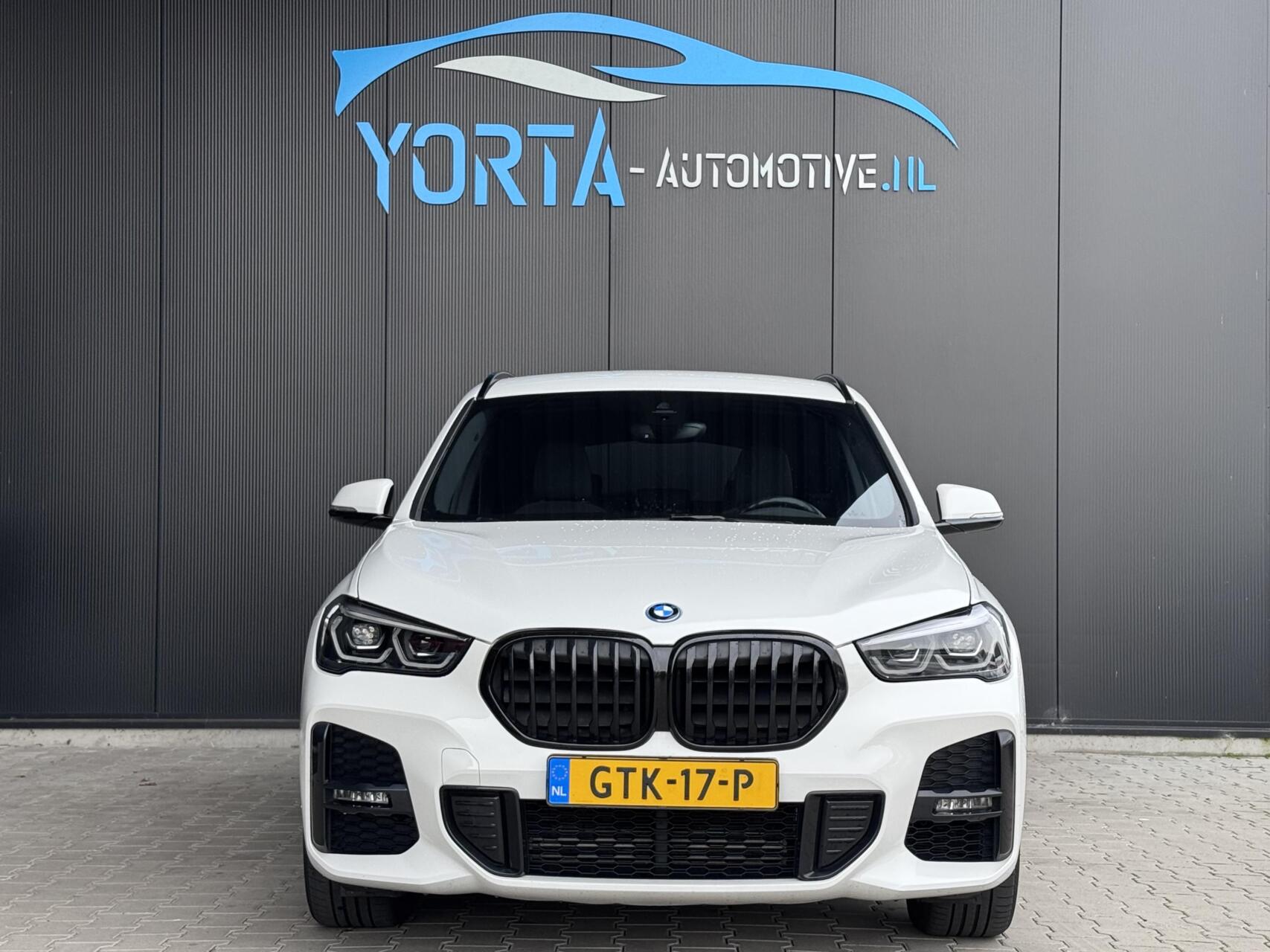 Foto van BMW X1 Xdrive25e