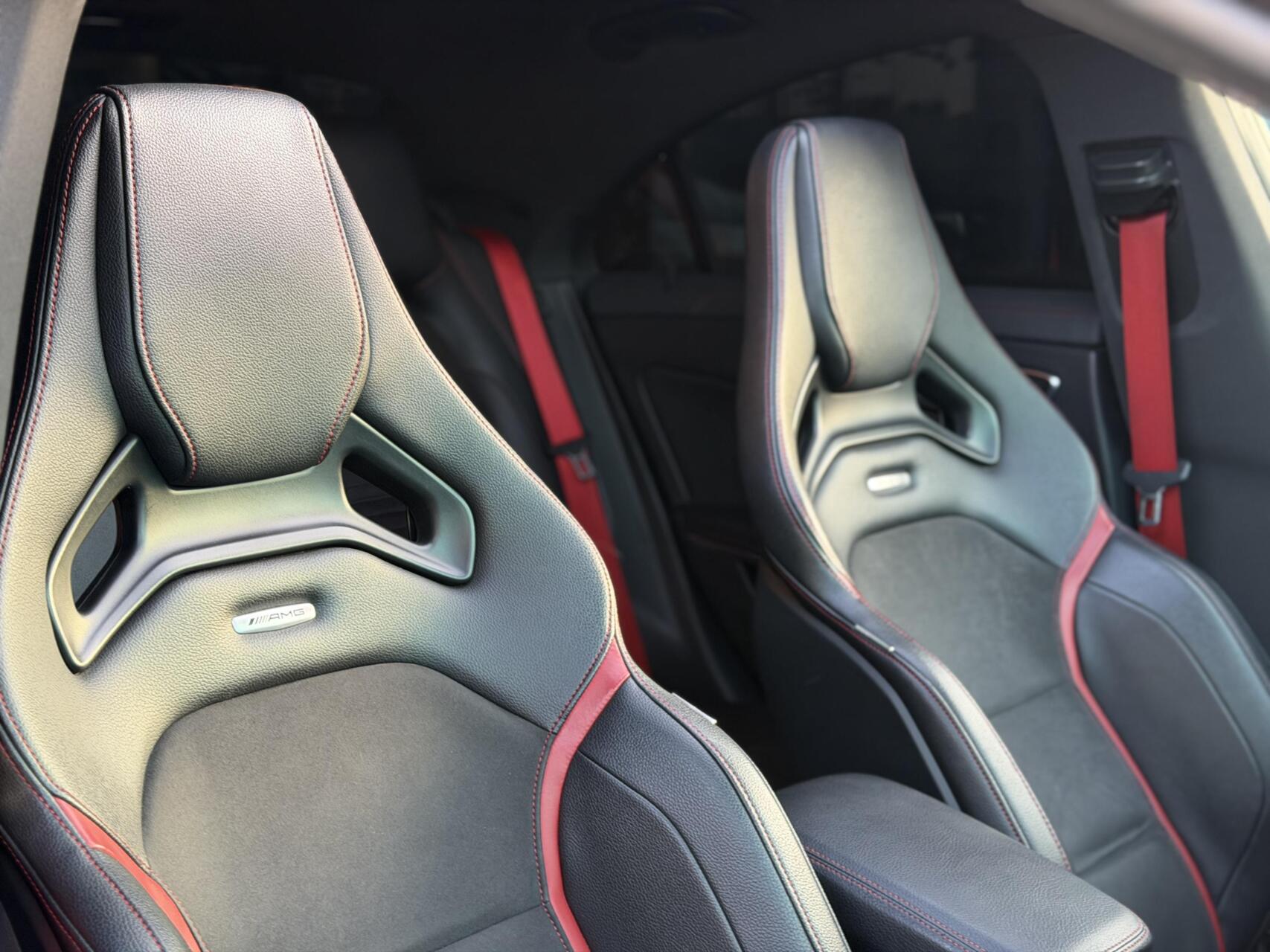 Foto van Mercedes-Benz AMG Cla 45