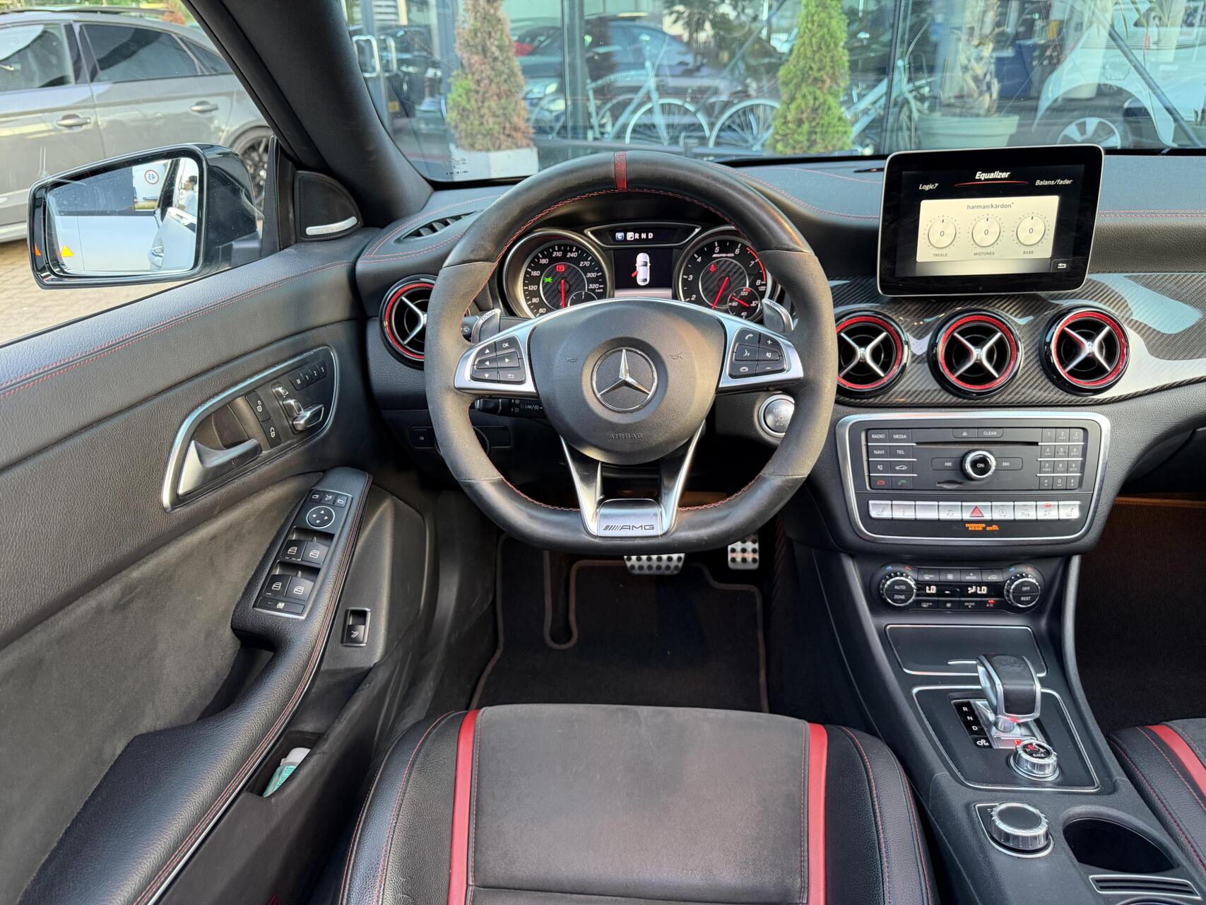 Foto van Mercedes-Benz AMG Cla 45